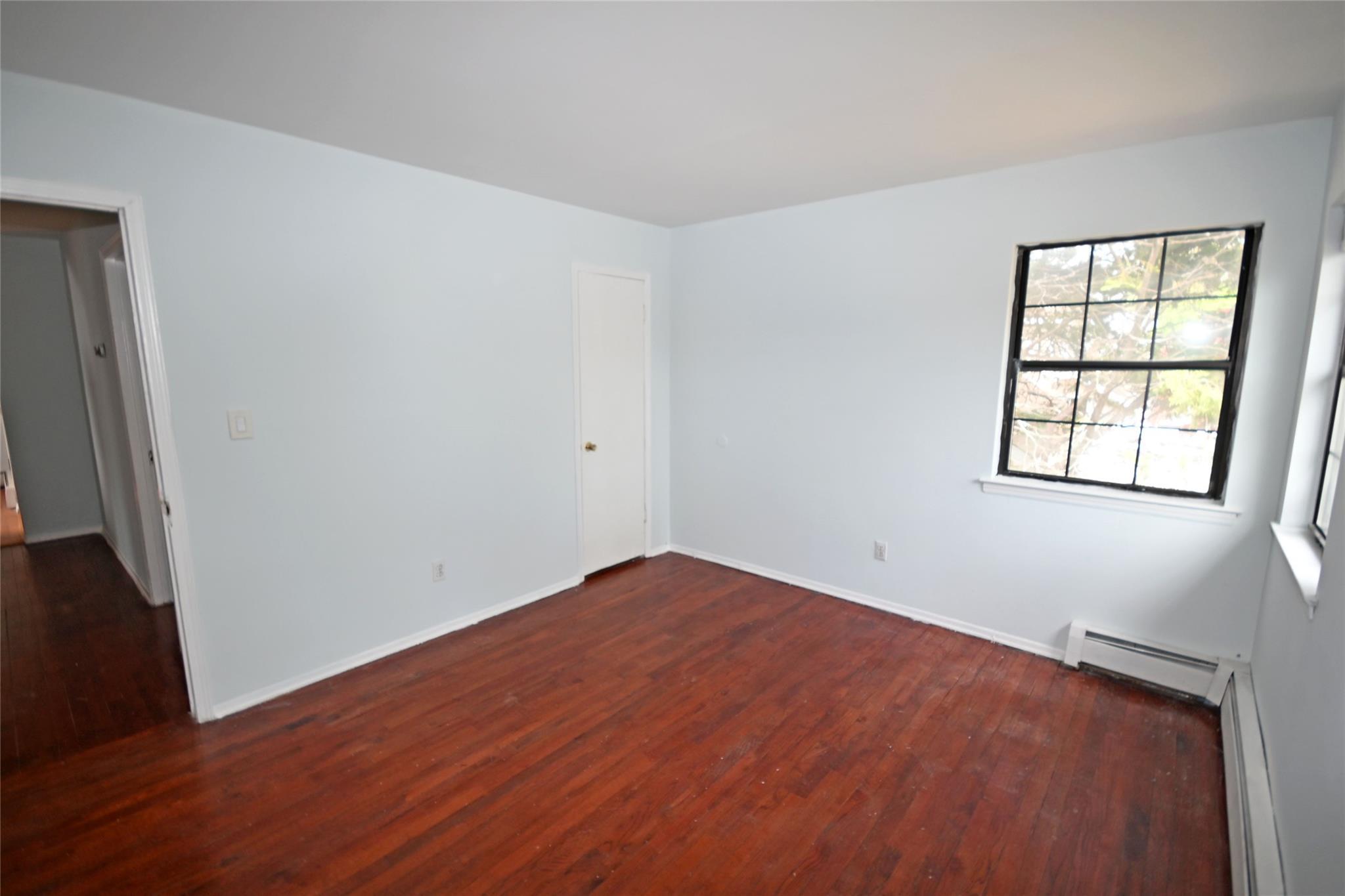 Single Family Manor  Nassau County, NY 11580, MLS-858841-23