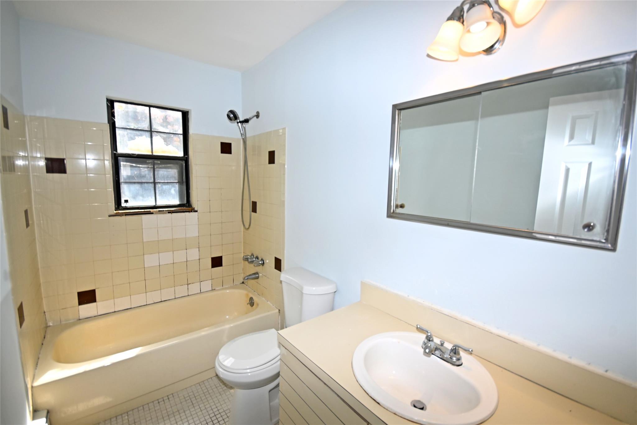 Single Family Manor  Nassau County, NY 11580, MLS-858841-33