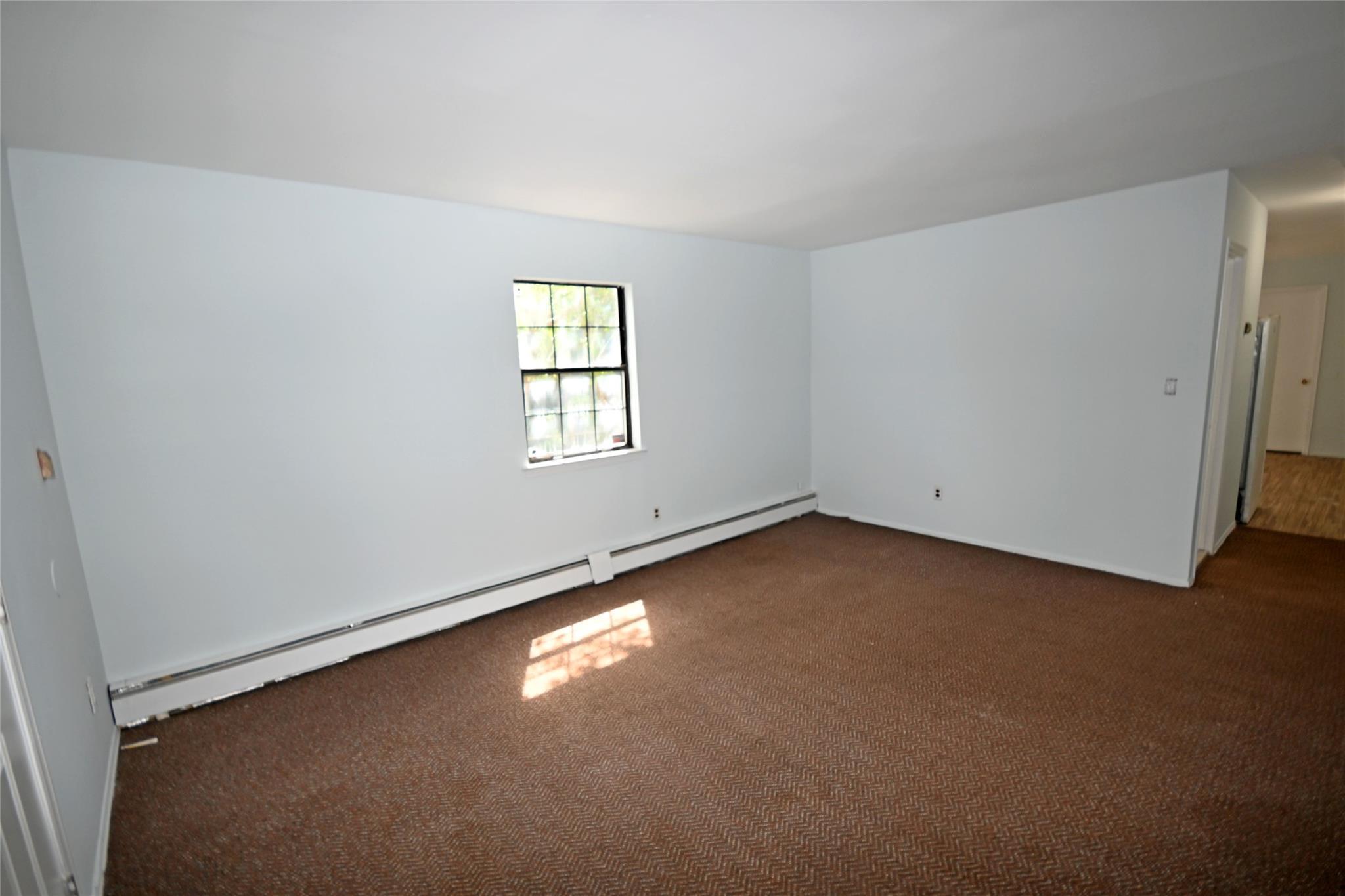 Single Family Manor  Nassau County, NY 11580, MLS-858841-37