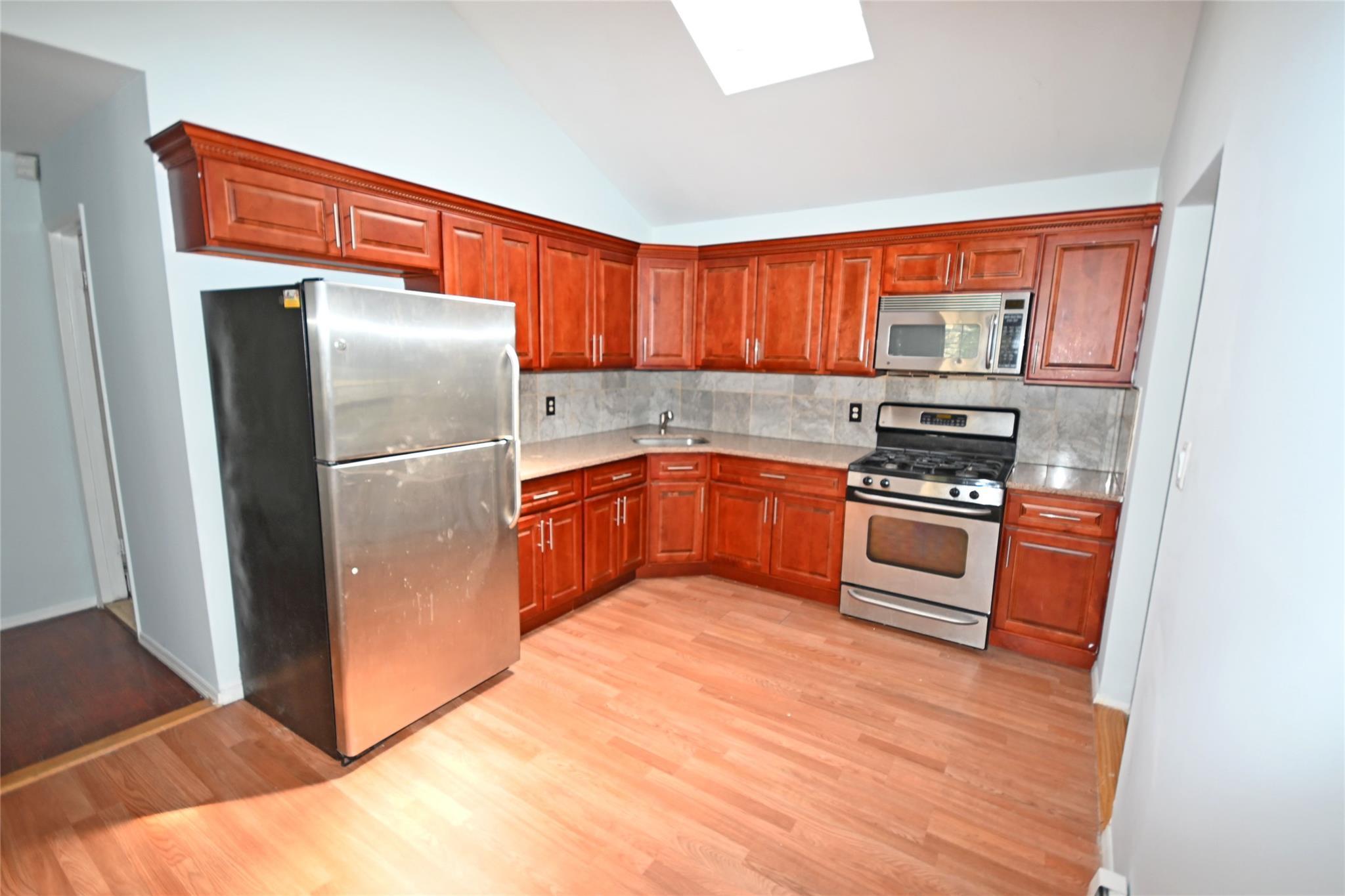 Single Family Manor  Nassau County, NY 11580, MLS-858841-7
