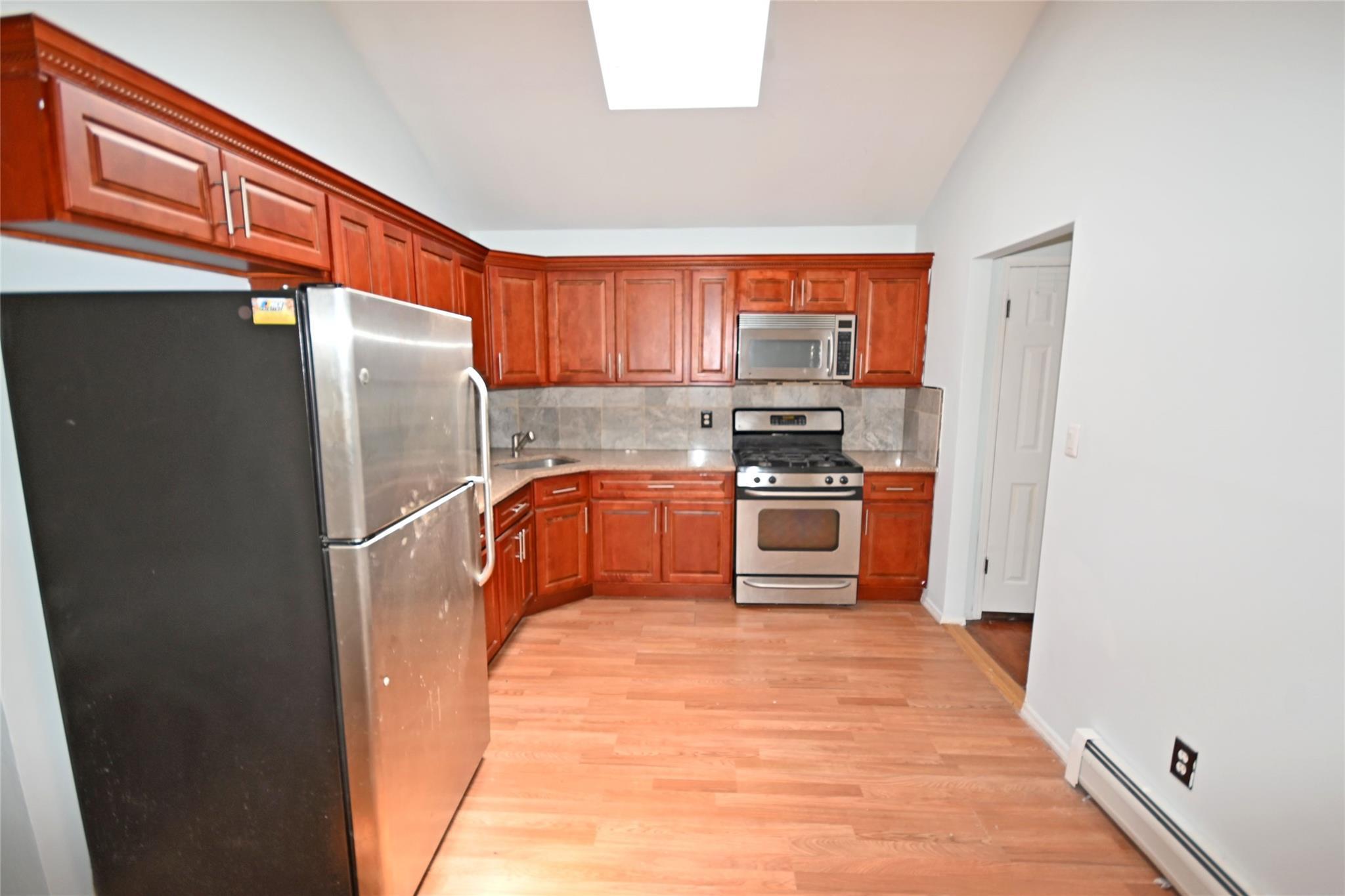 Single Family Manor  Nassau County, NY 11580, MLS-858841-8