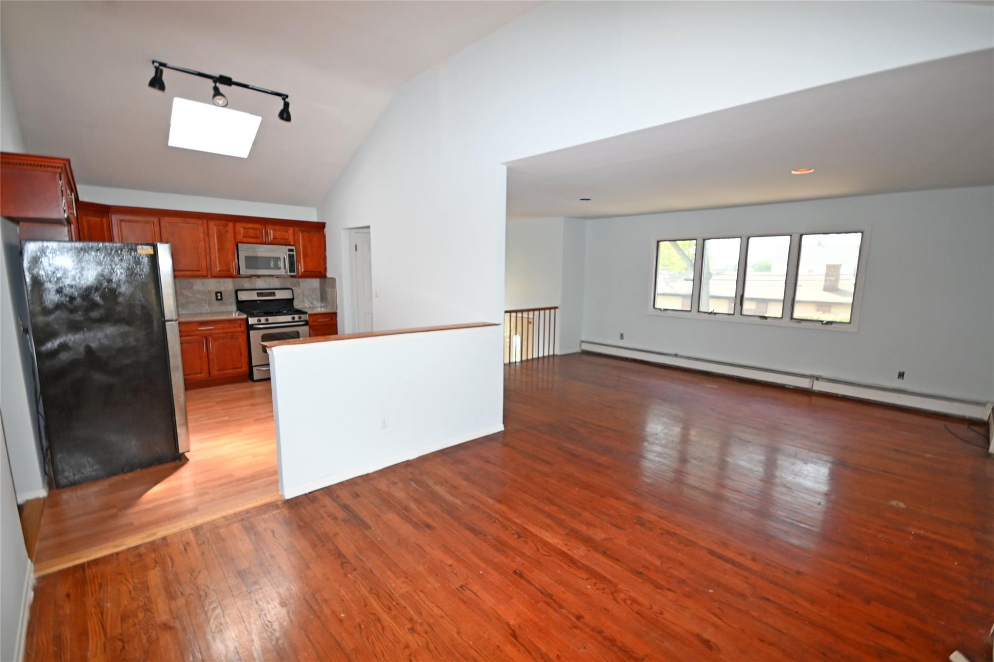 Single Family Manor  Nassau County, NY 11580, MLS-858841-9