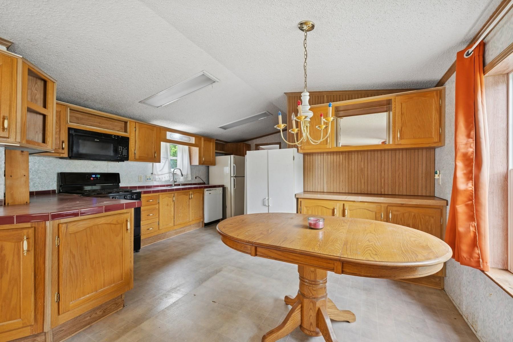 Single Family Oakview  Suffolk County, NY 11937, MLS-858854-2