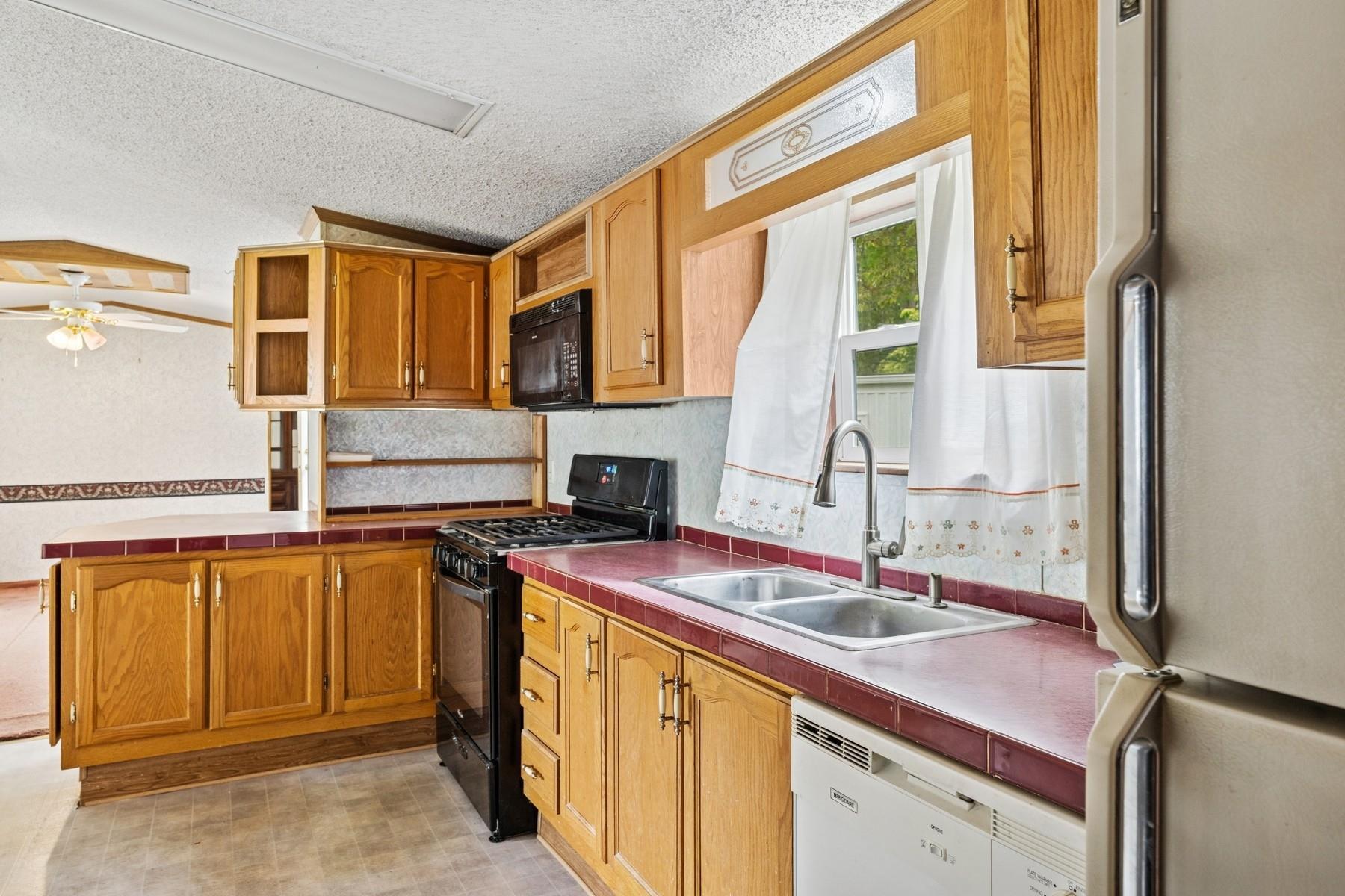 Single Family Oakview  Suffolk County, NY 11937, MLS-858854-3