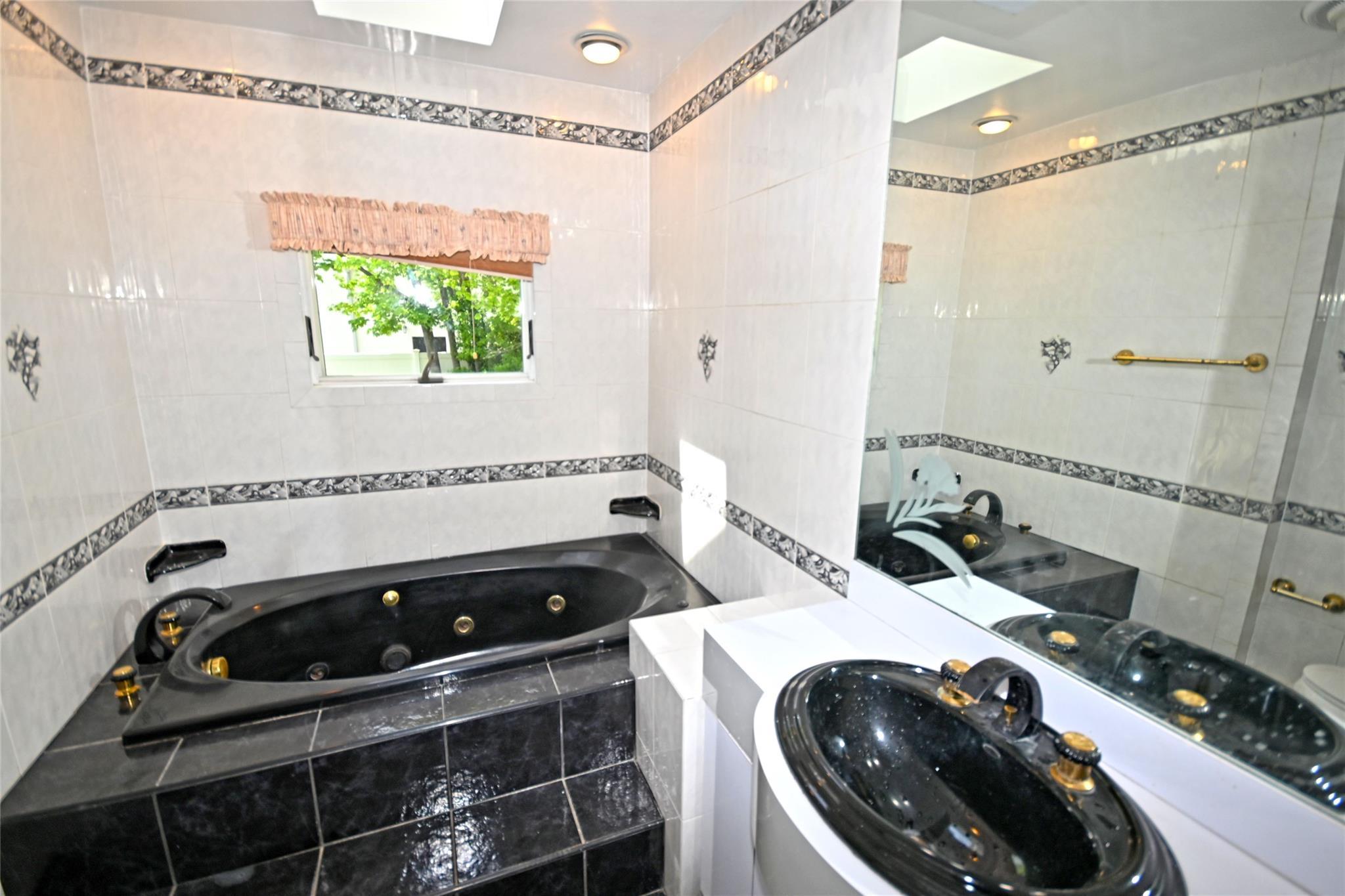Single Family Willow  Nassau County, NY 11793, MLS-858857-23