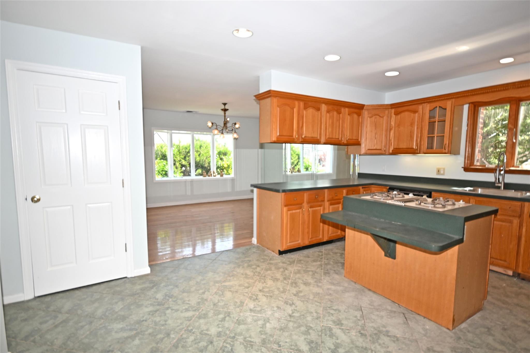 Single Family Willow  Nassau County, NY 11793, MLS-858857-4
