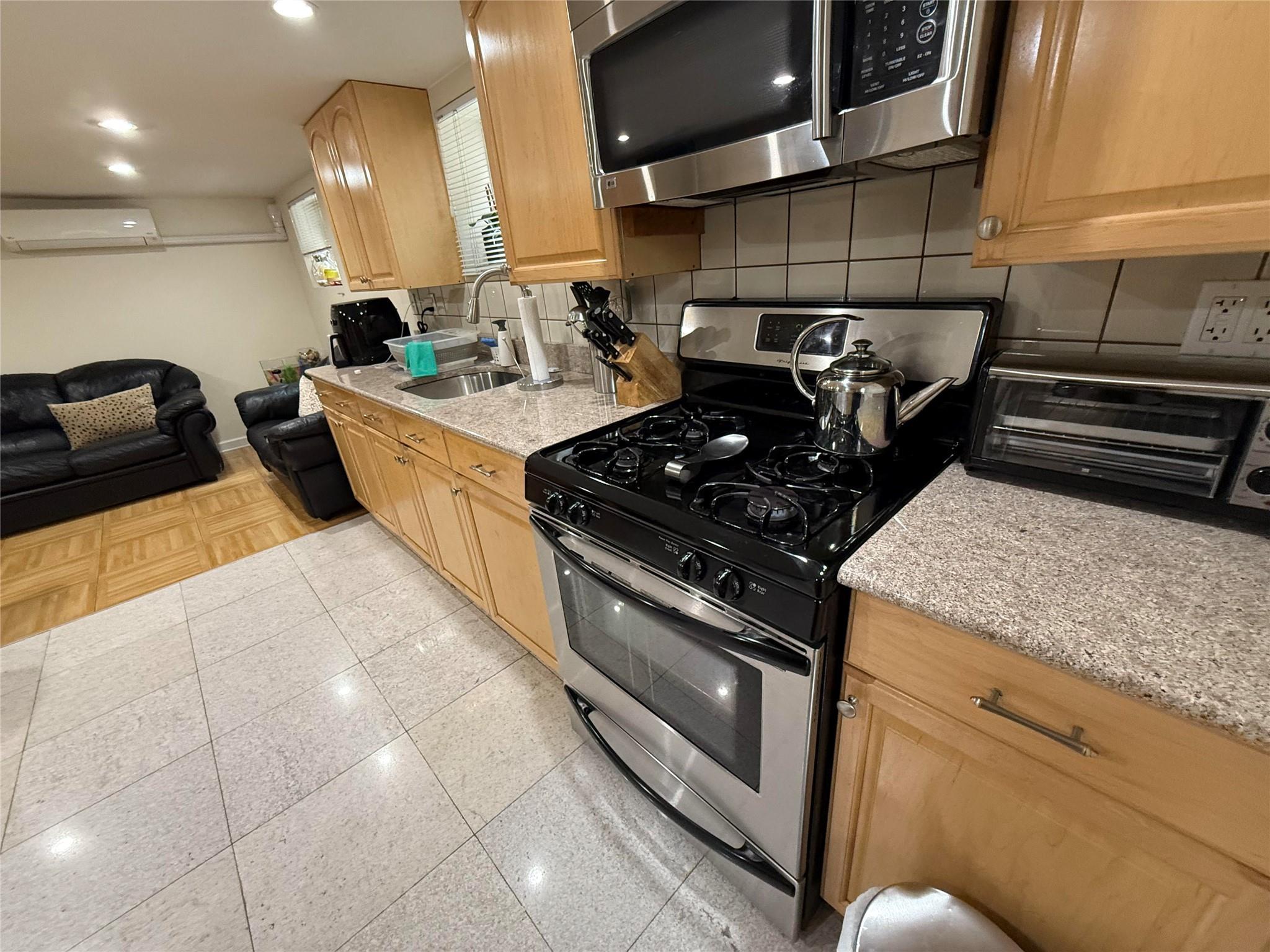 Single Family Penelope  Queens, NY 11379, MLS-858906-43