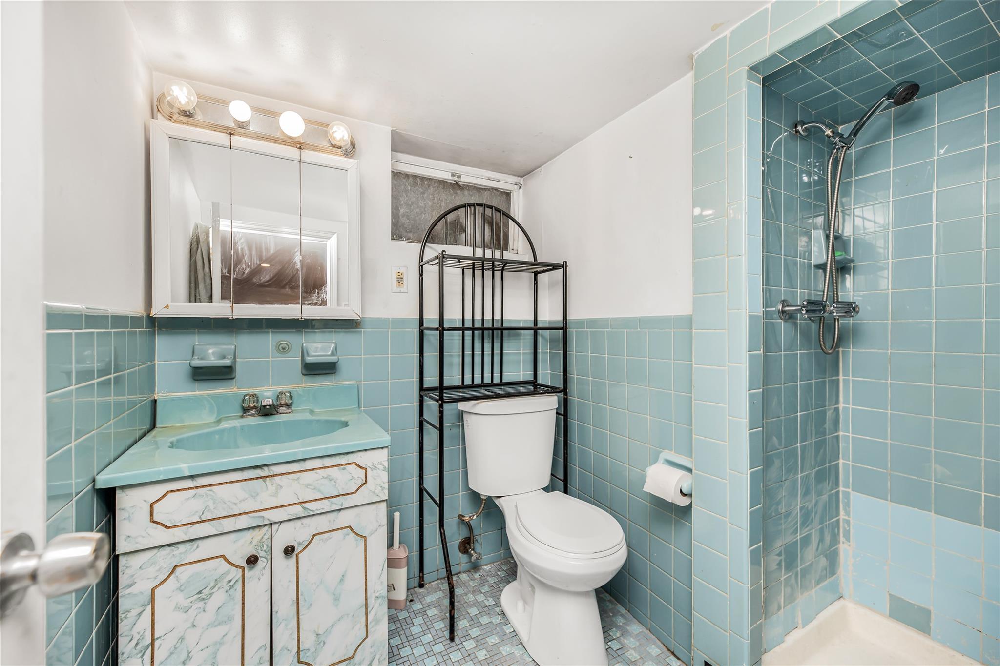 Single Family Tenbroeck  Bronx, NY 10469, MLS-858926-12