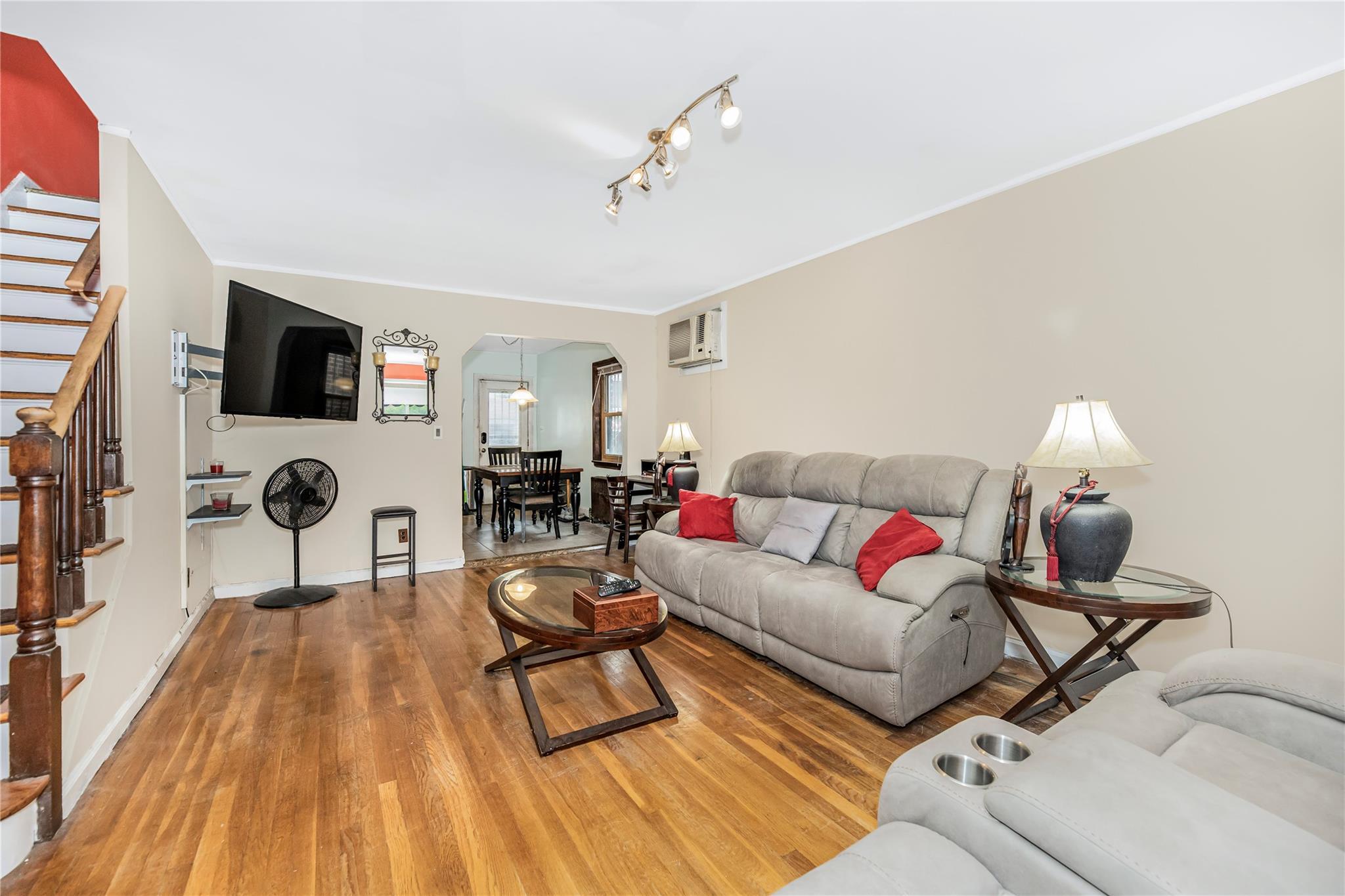 Single Family Tenbroeck  Bronx, NY 10469, MLS-858926-2