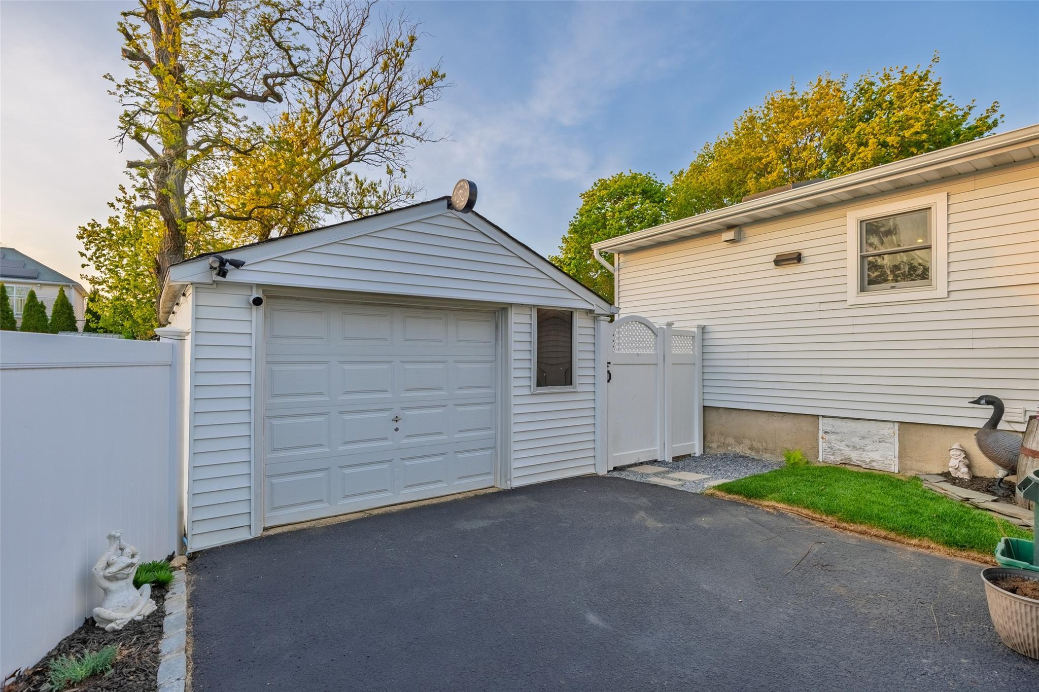 Single Family Bedford  Nassau County, NY 11566, MLS-858932-37