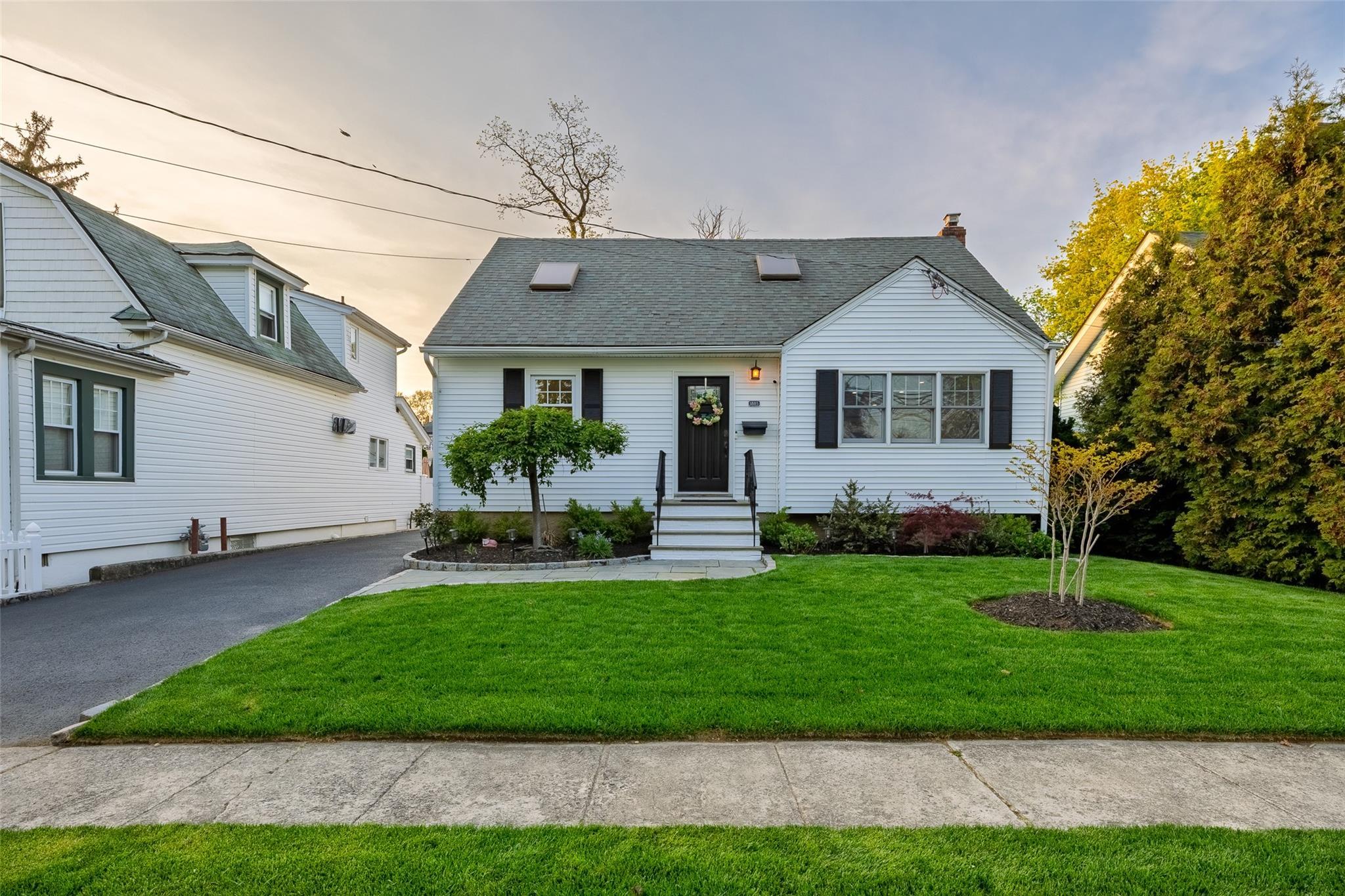 Single Family Bedford  Nassau County, NY 11566, MLS-858932-40