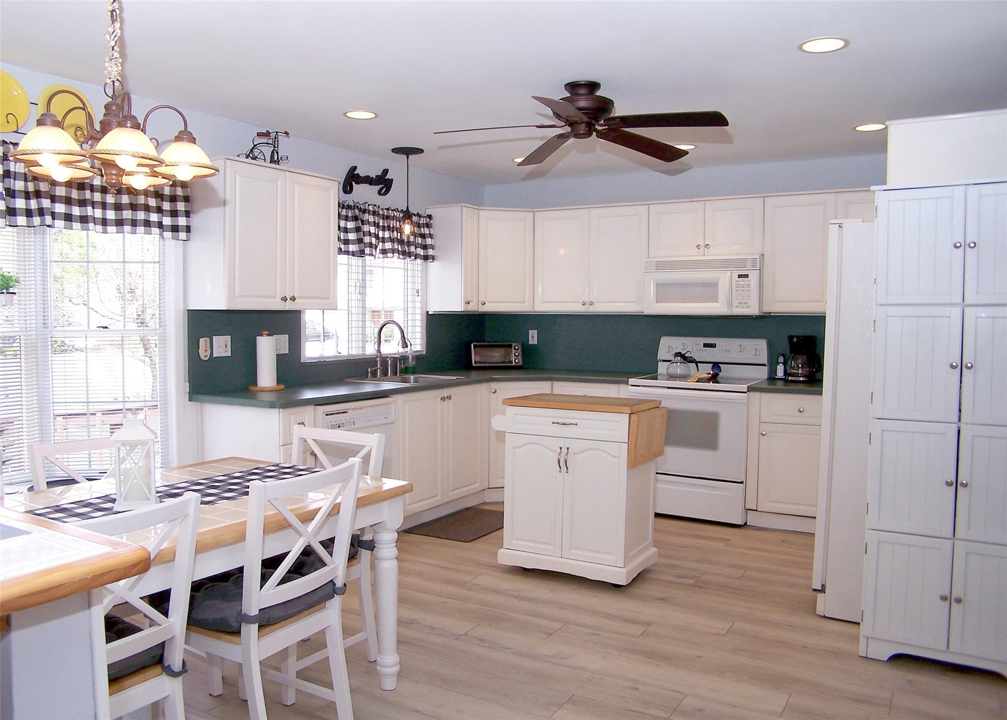 Single Family Live Oak  Suffolk County, NY 11741, MLS-858953-10