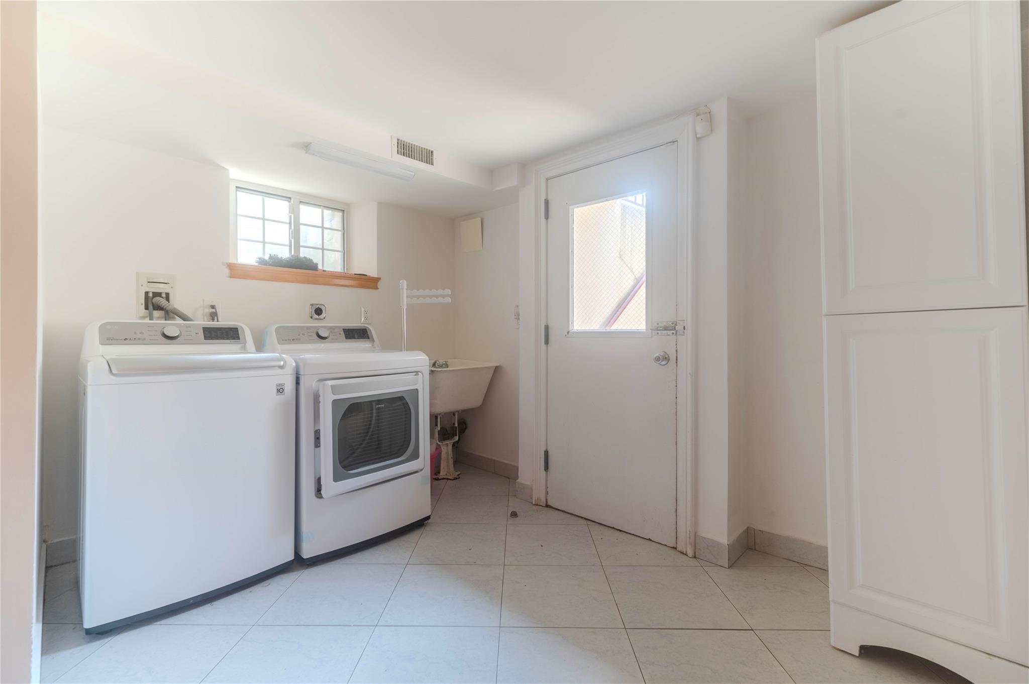 Single Family Iowa Road  Queens, NY 11362, MLS-858984-35