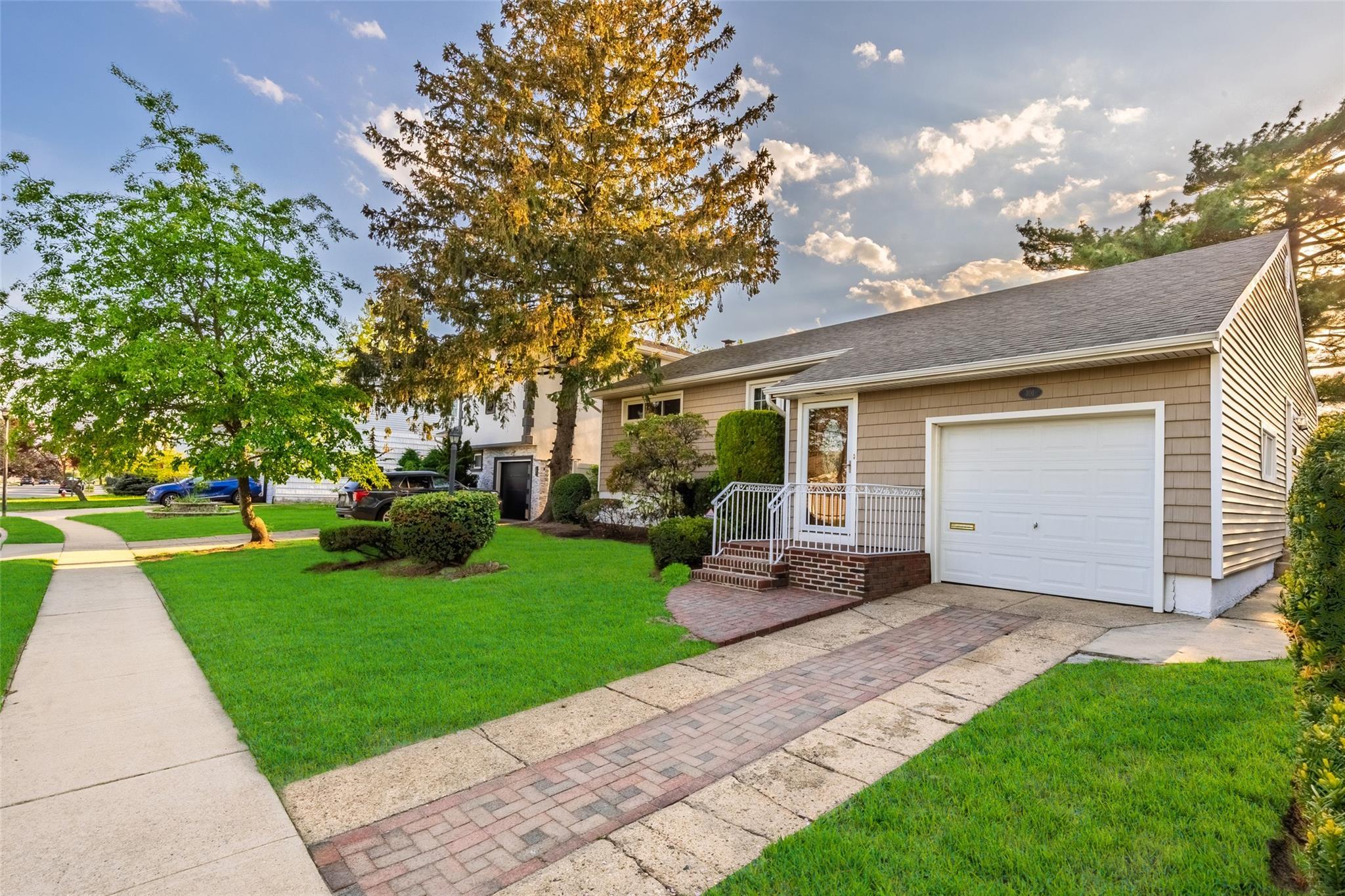 Single Family Forest  Nassau County, NY 11581, MLS-858991-3