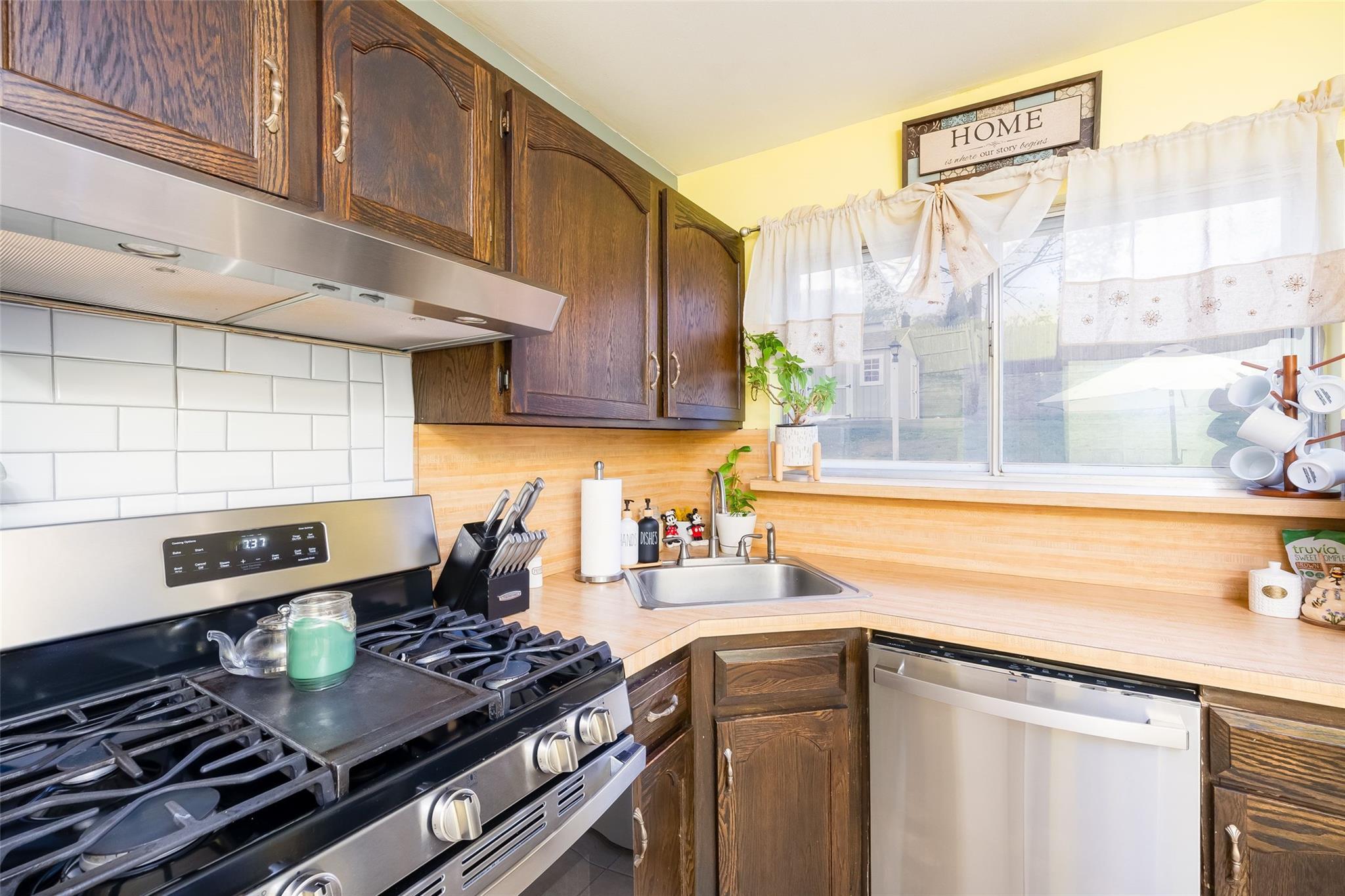 Single Family Oakcrest  Suffolk County, NY 11738, MLS-859025-19
