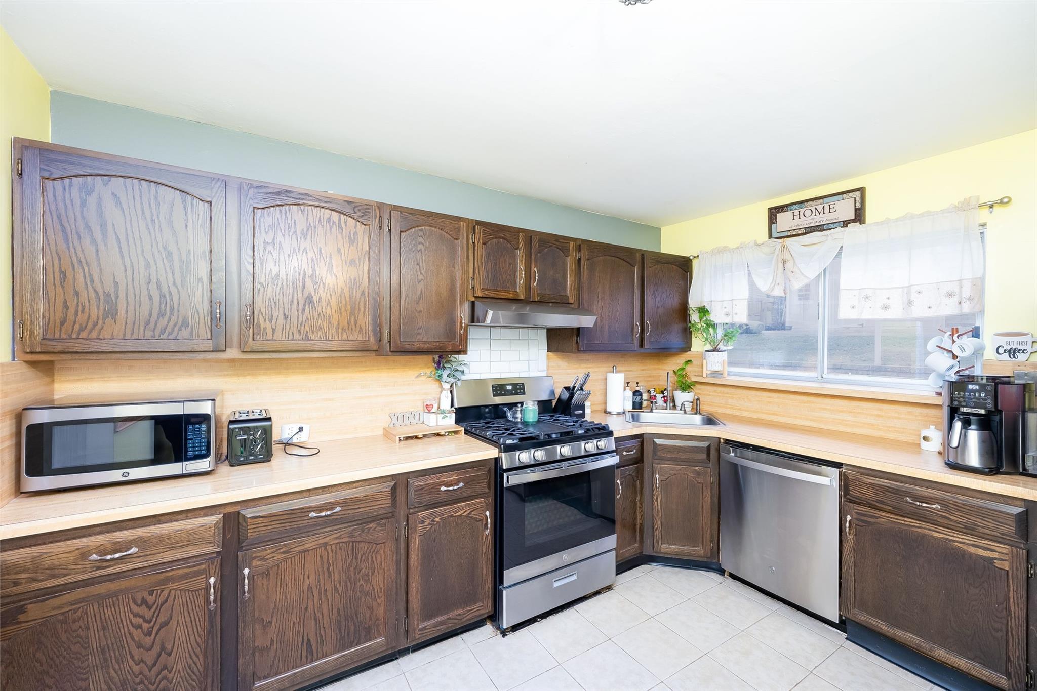 Single Family Oakcrest  Suffolk County, NY 11738, MLS-859025-20