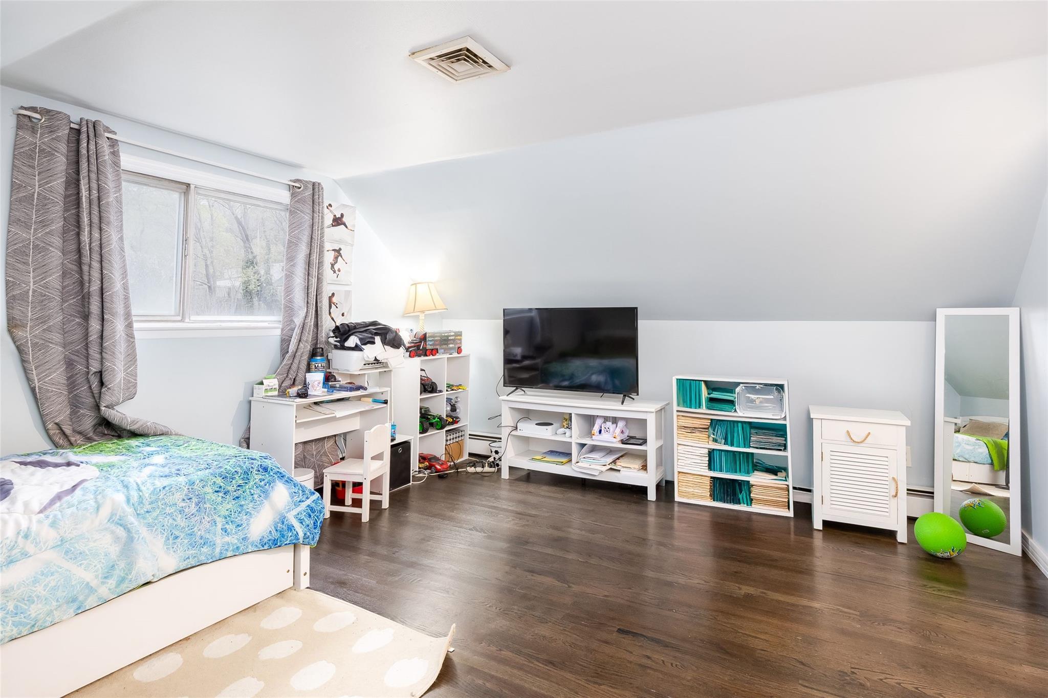 Single Family Oakcrest  Suffolk County, NY 11738, MLS-859025-24