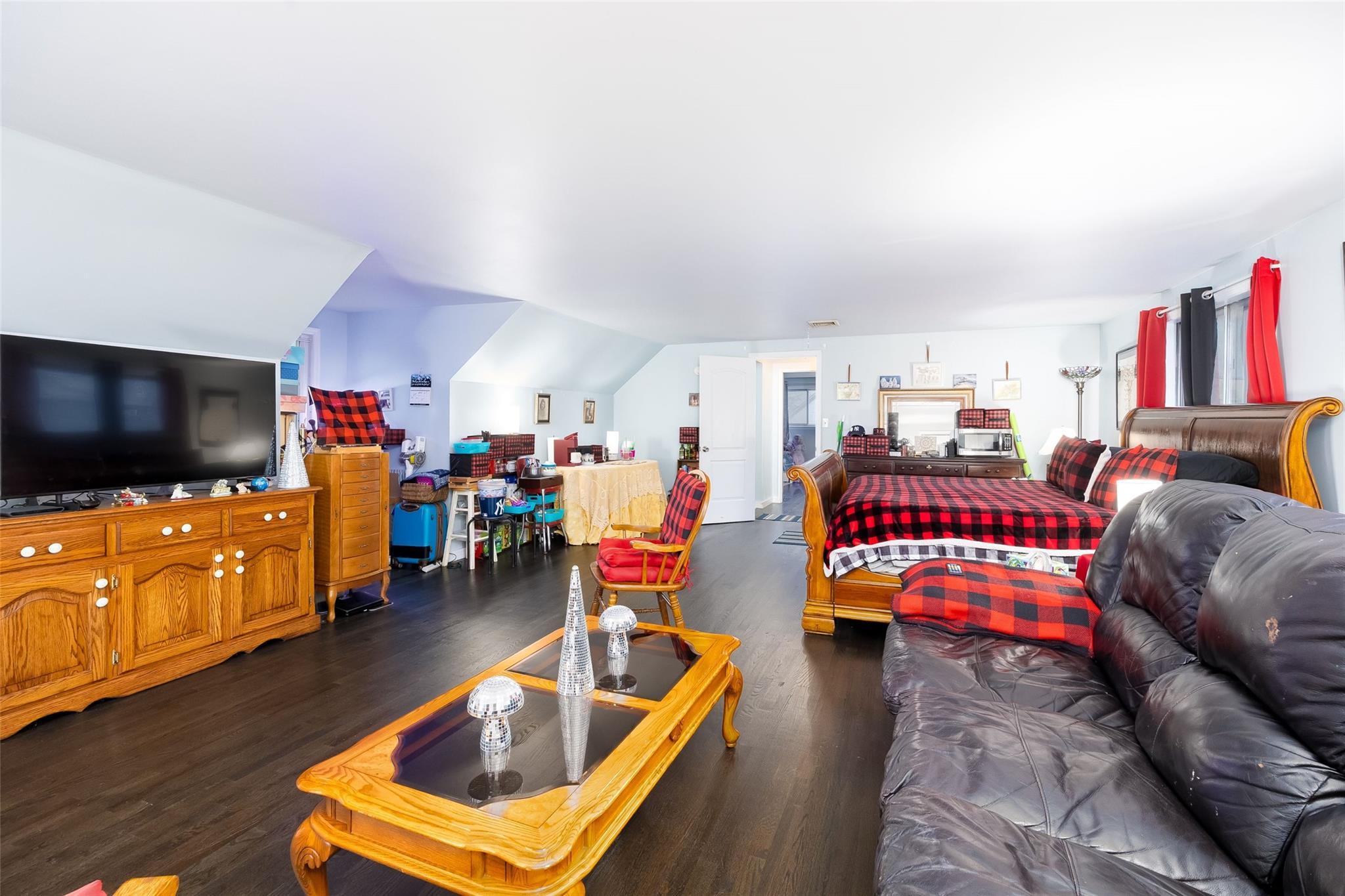 Single Family Oakcrest  Suffolk County, NY 11738, MLS-859025-25