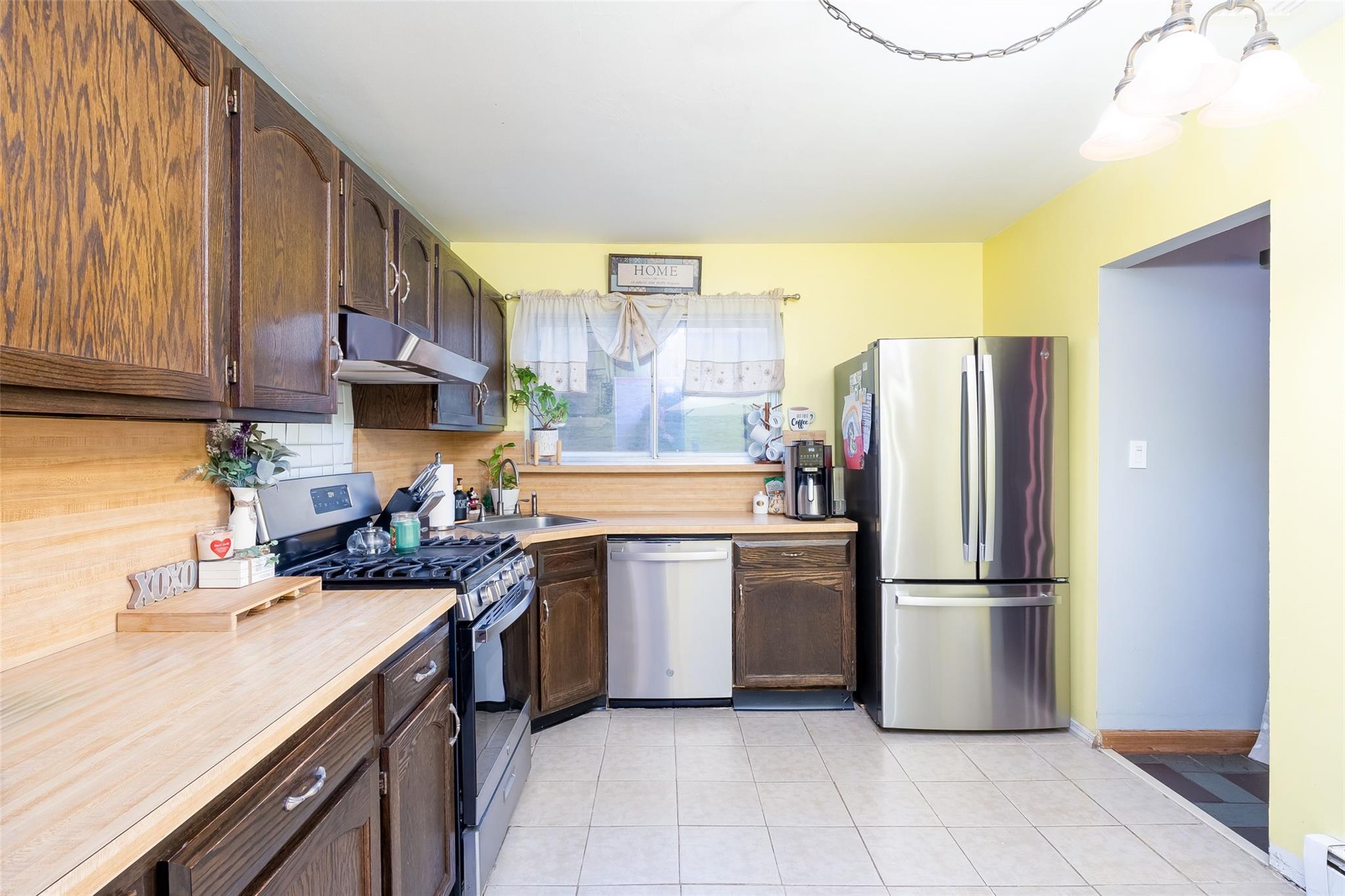 Single Family Oakcrest  Suffolk County, NY 11738, MLS-859025-27
