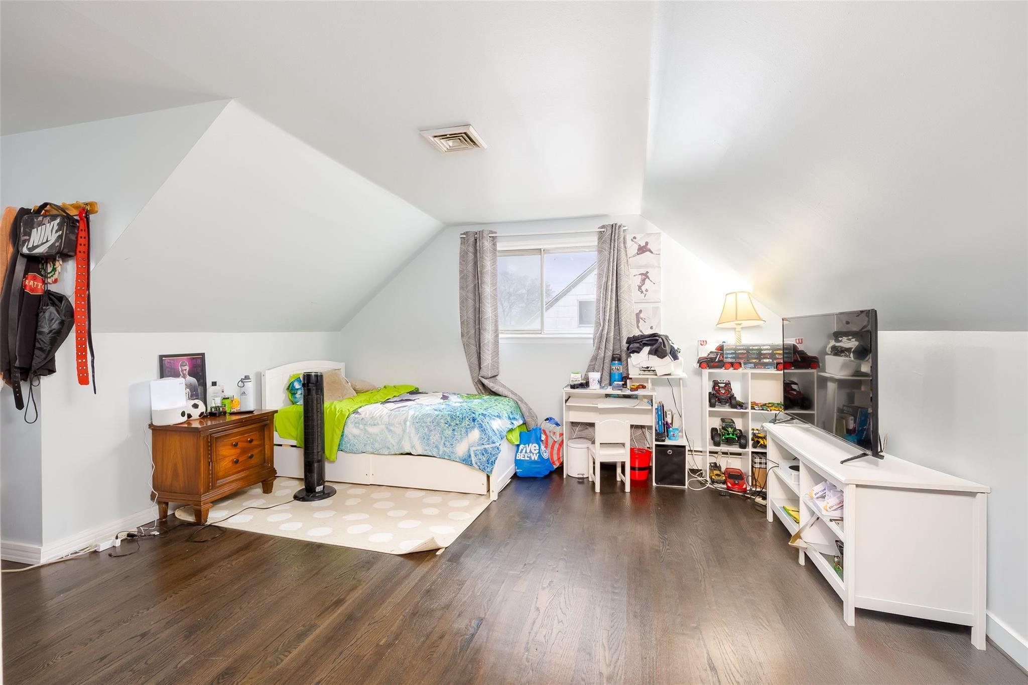Single Family Oakcrest  Suffolk County, NY 11738, MLS-859025-28
