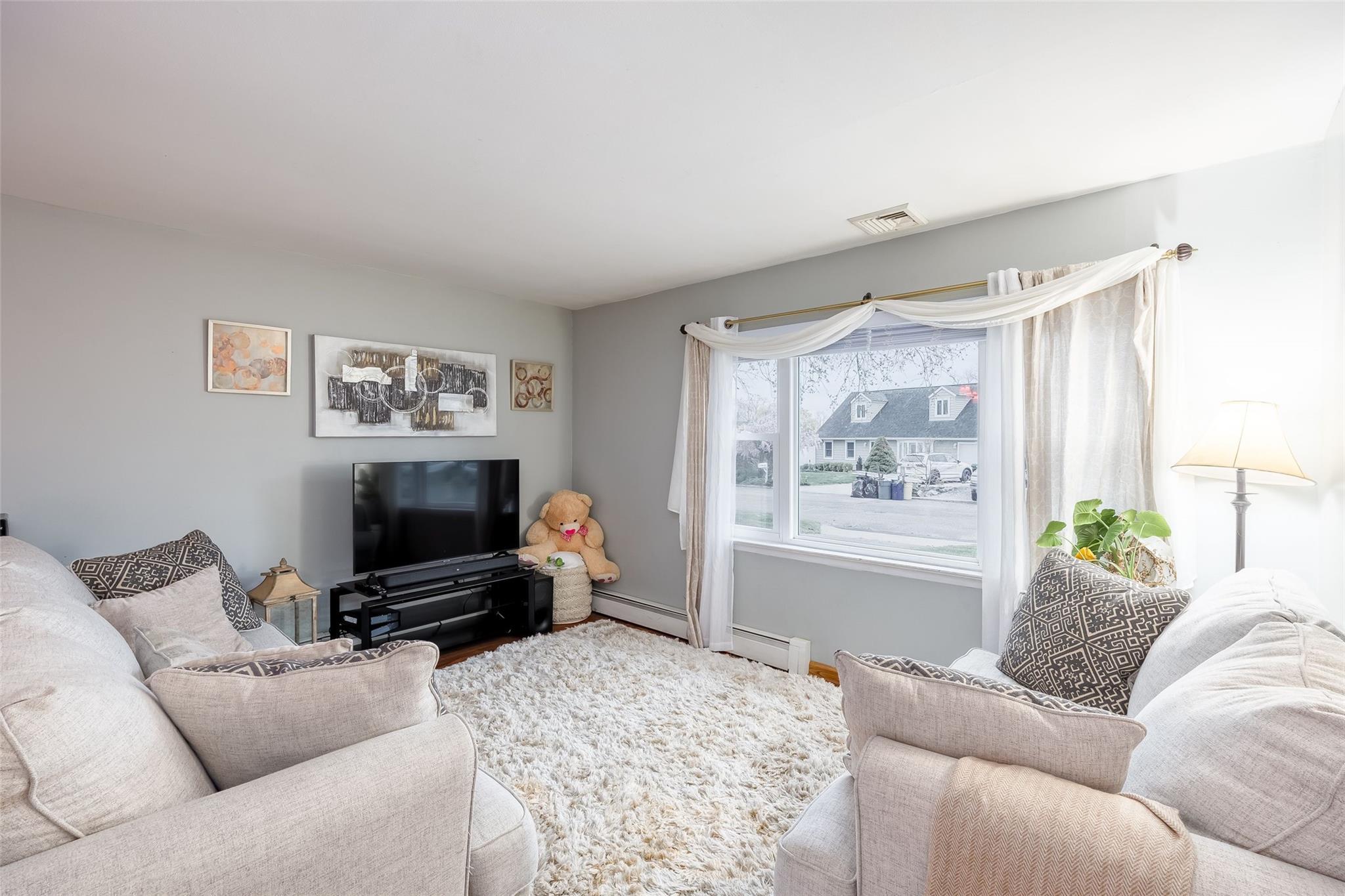 Single Family Oakcrest  Suffolk County, NY 11738, MLS-859025-9