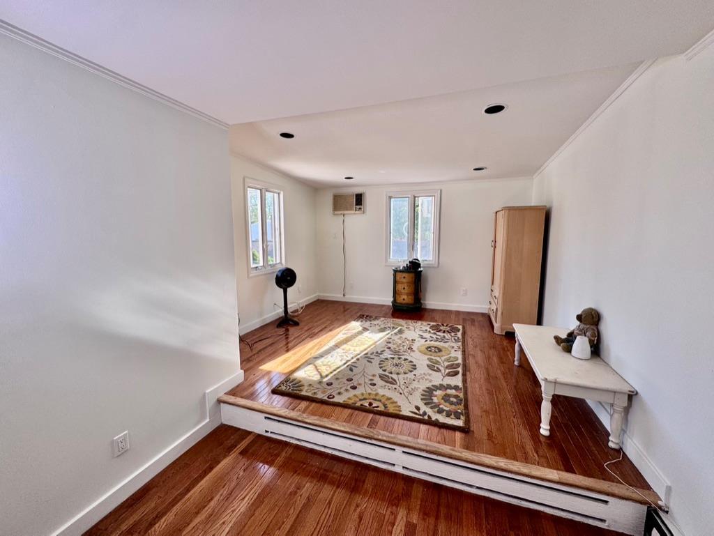 Single Family Siems  Nassau County, NY 11710, MLS-859045-23