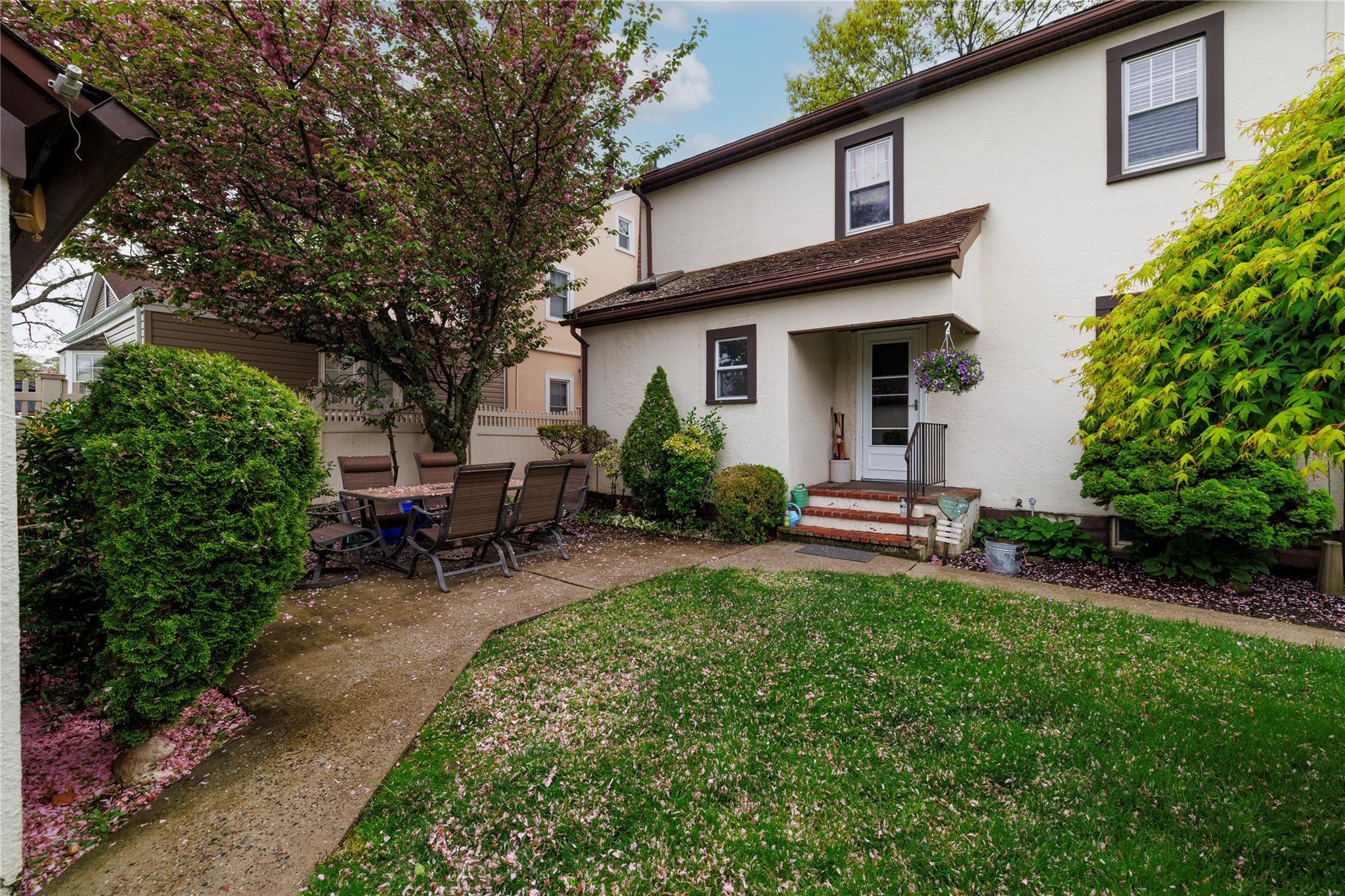 Single Family Harte  Nassau County, NY 11510, MLS-859093-21