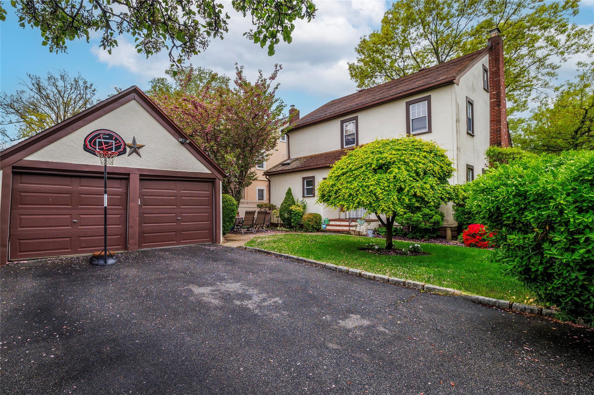 Single Family Harte  Nassau County, NY 11510, MLS-859093-22
