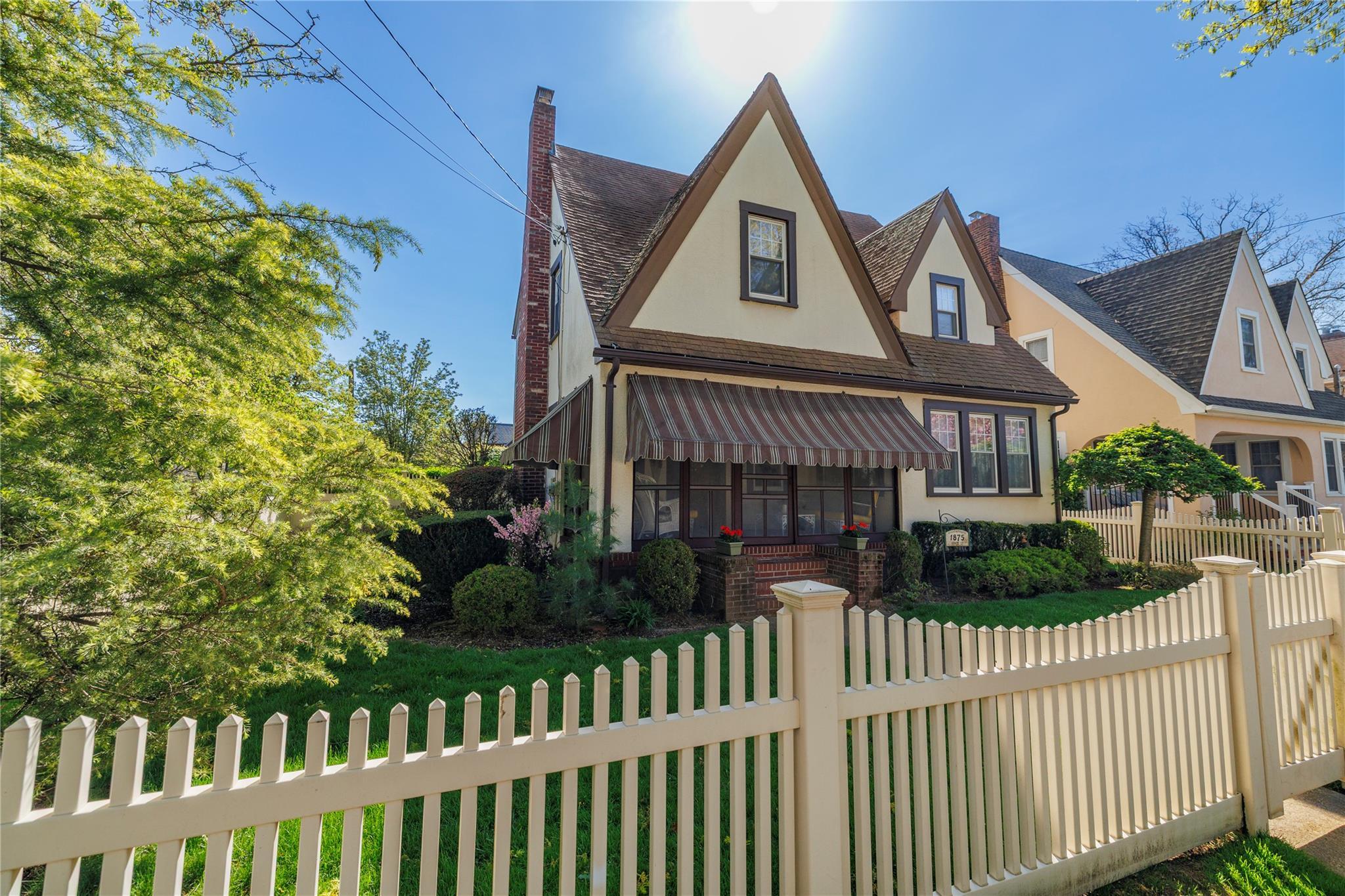Single Family Harte  Nassau County, NY 11510, MLS-859093-24