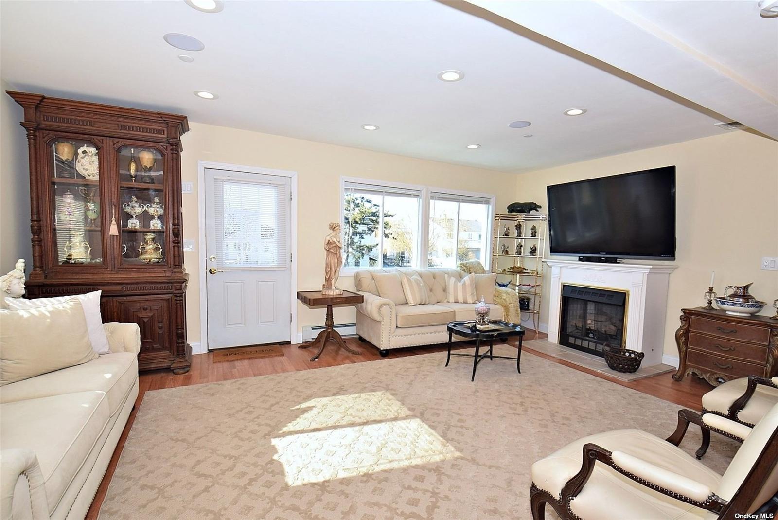Single Family Colony Drive  Nassau County, NY 11510, MLS-859095-27