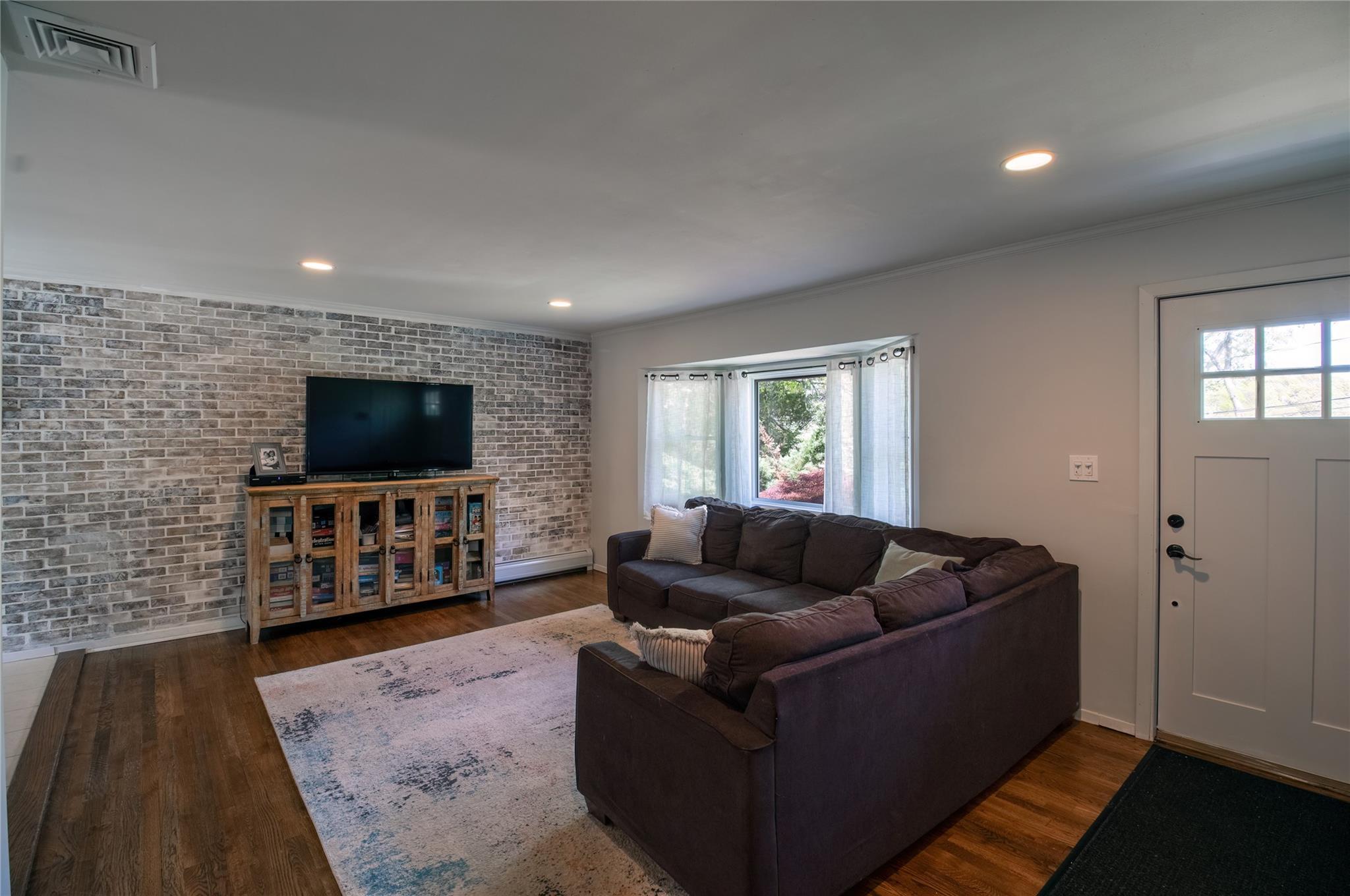 Single Family Sea Cliff  Suffolk County, NY 11789, MLS-859160-10
