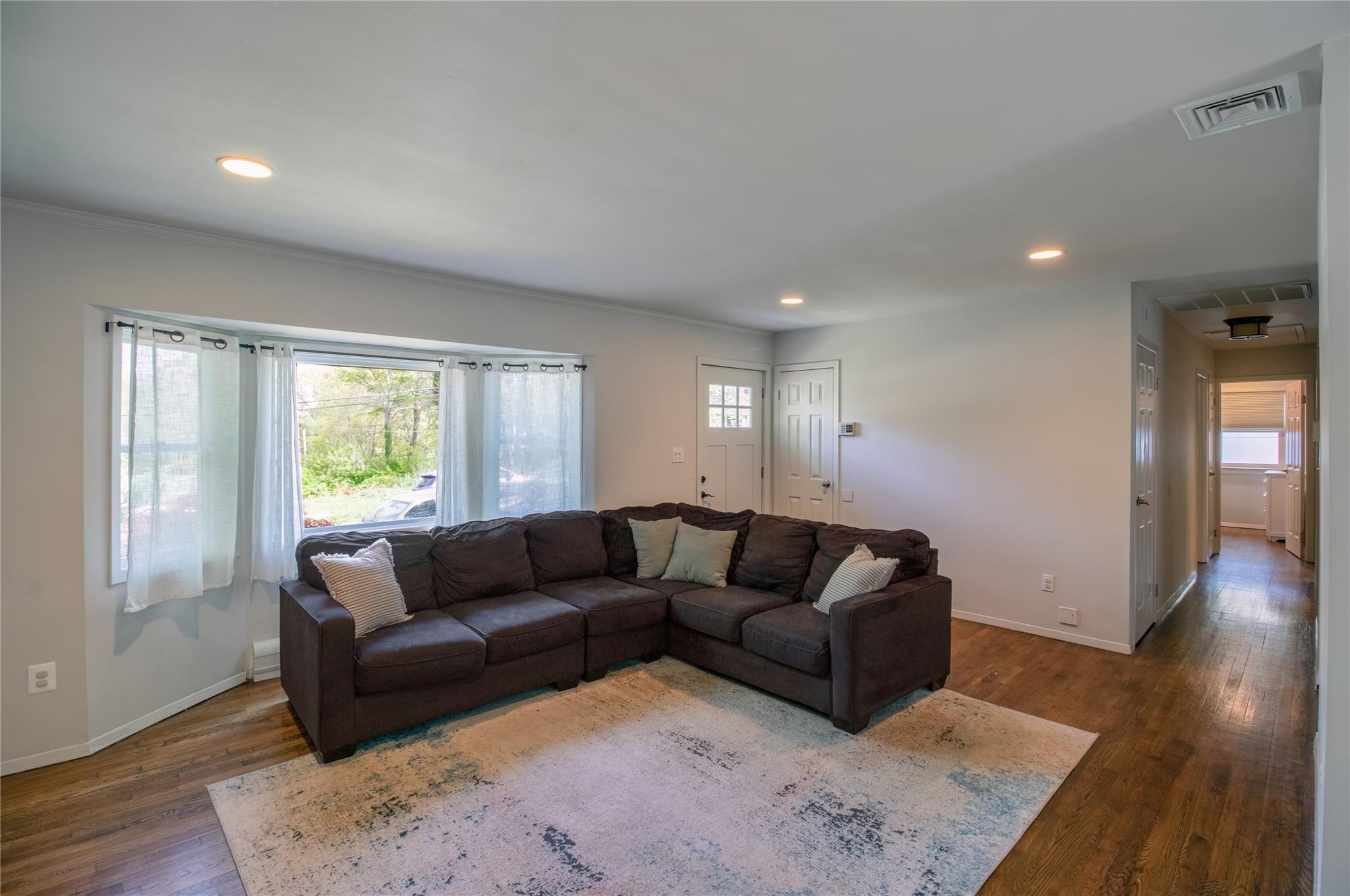 Single Family Sea Cliff  Suffolk County, NY 11789, MLS-859160-11