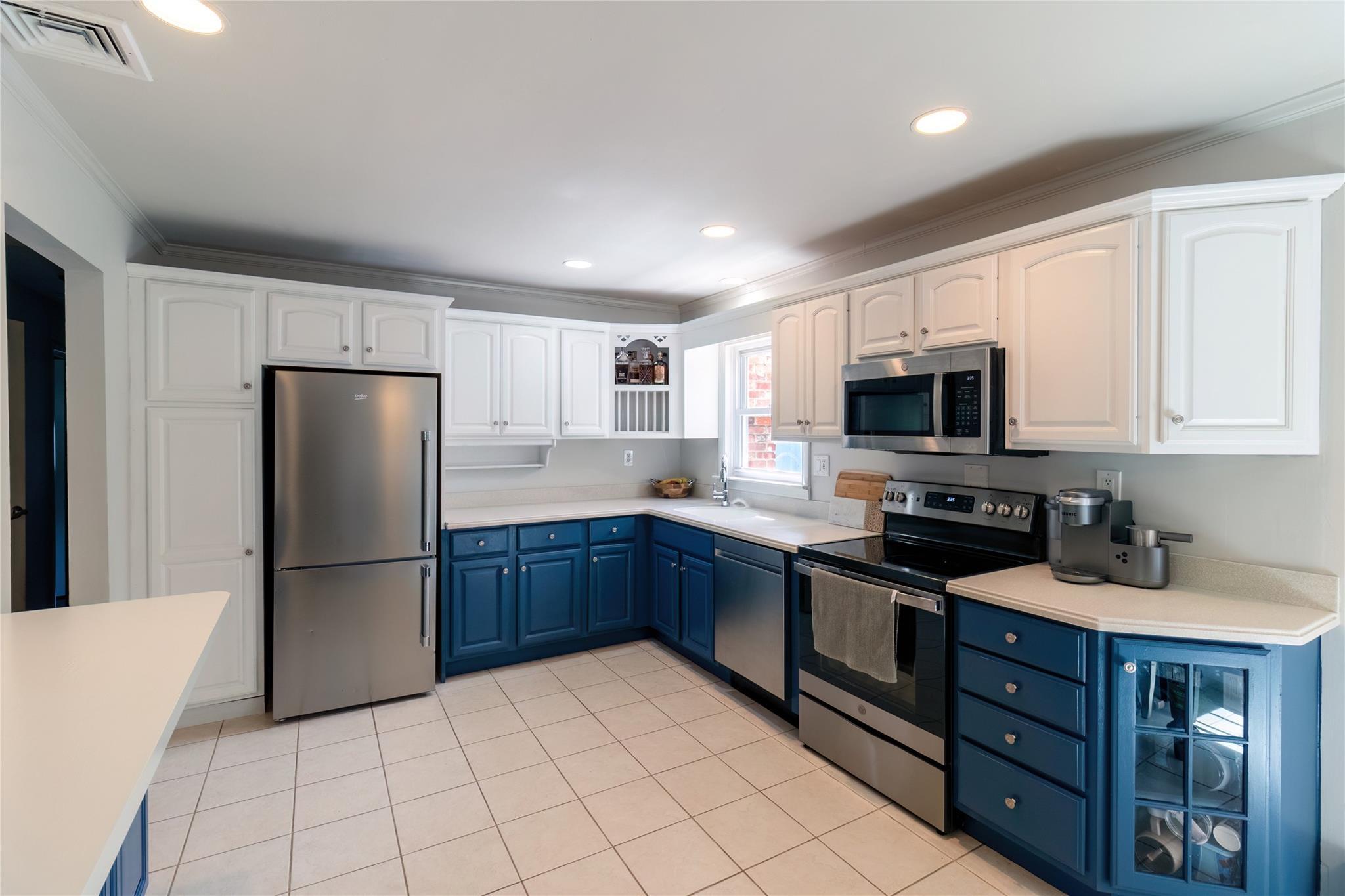 Single Family Sea Cliff  Suffolk County, NY 11789, MLS-859160-3