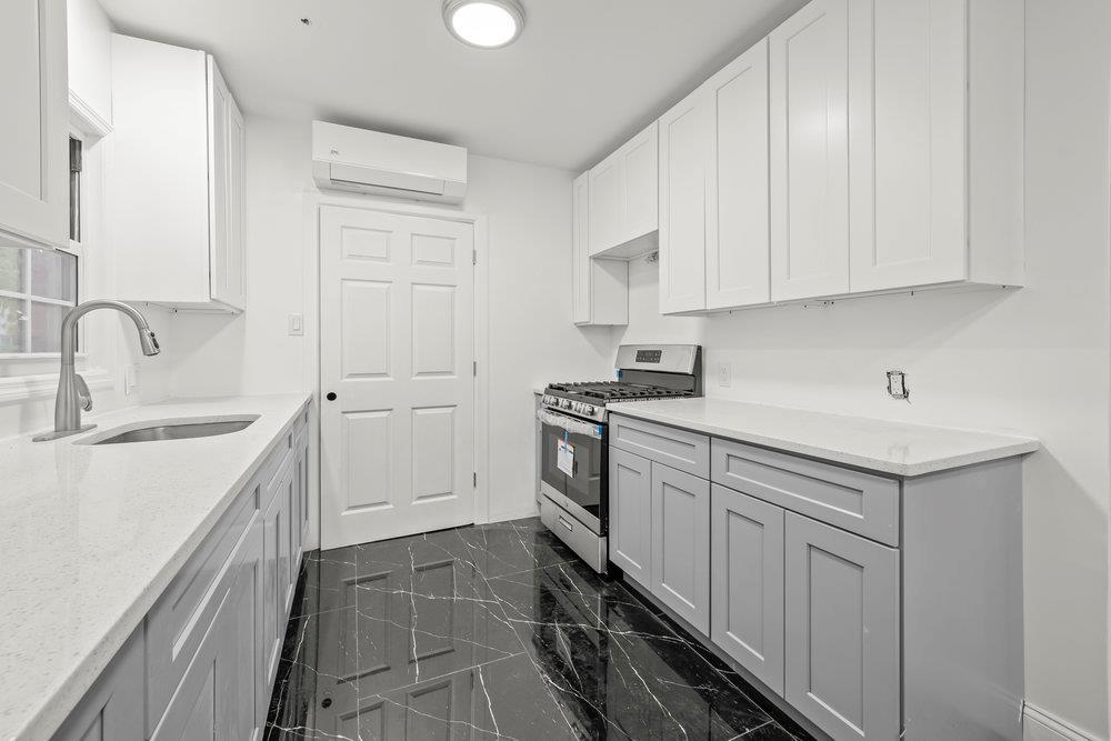 Single Family 69  Queens, NY 11366, MLS-859167-6