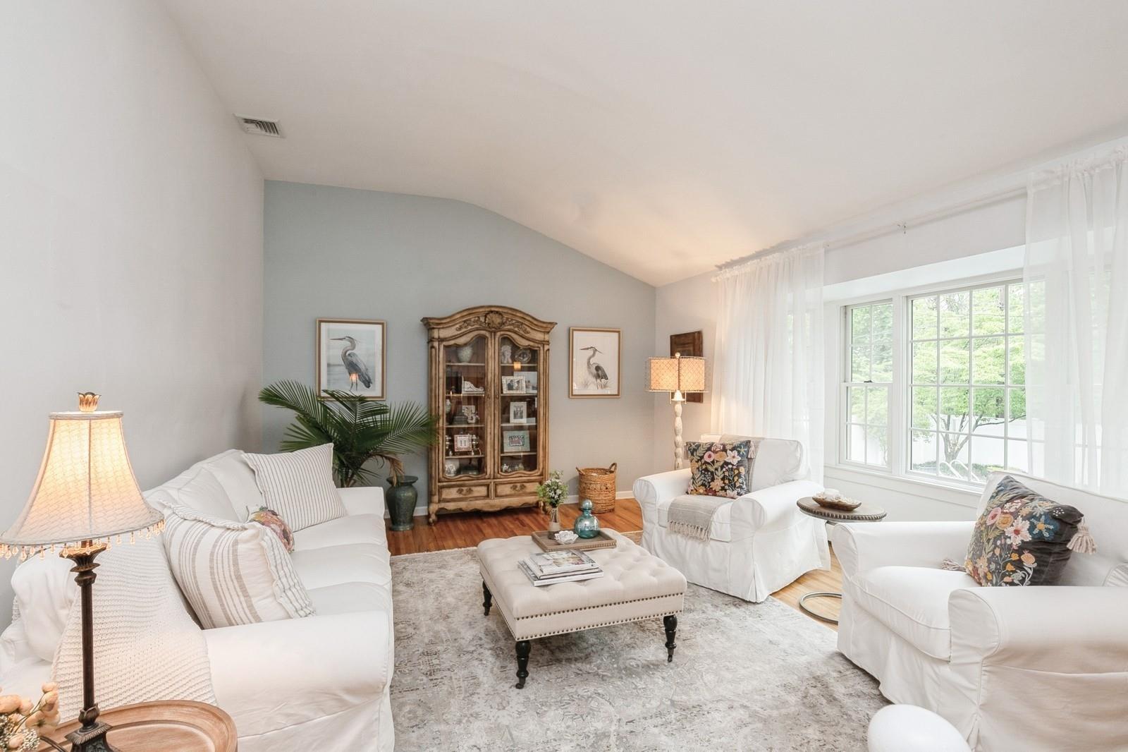 Single Family Dover Hill  Suffolk County, NY 11767, MLS-859205-22