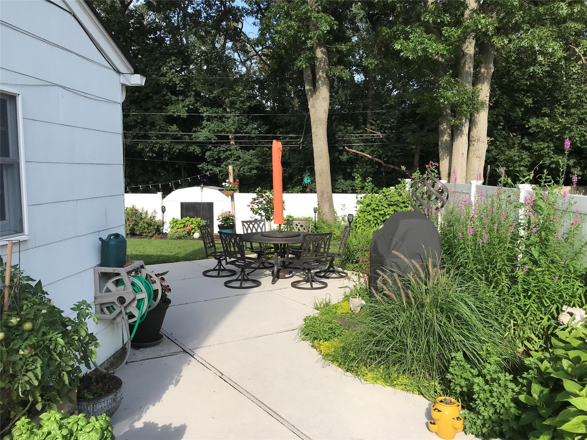 Single Family Dover Hill  Suffolk County, NY 11767, MLS-859205-35