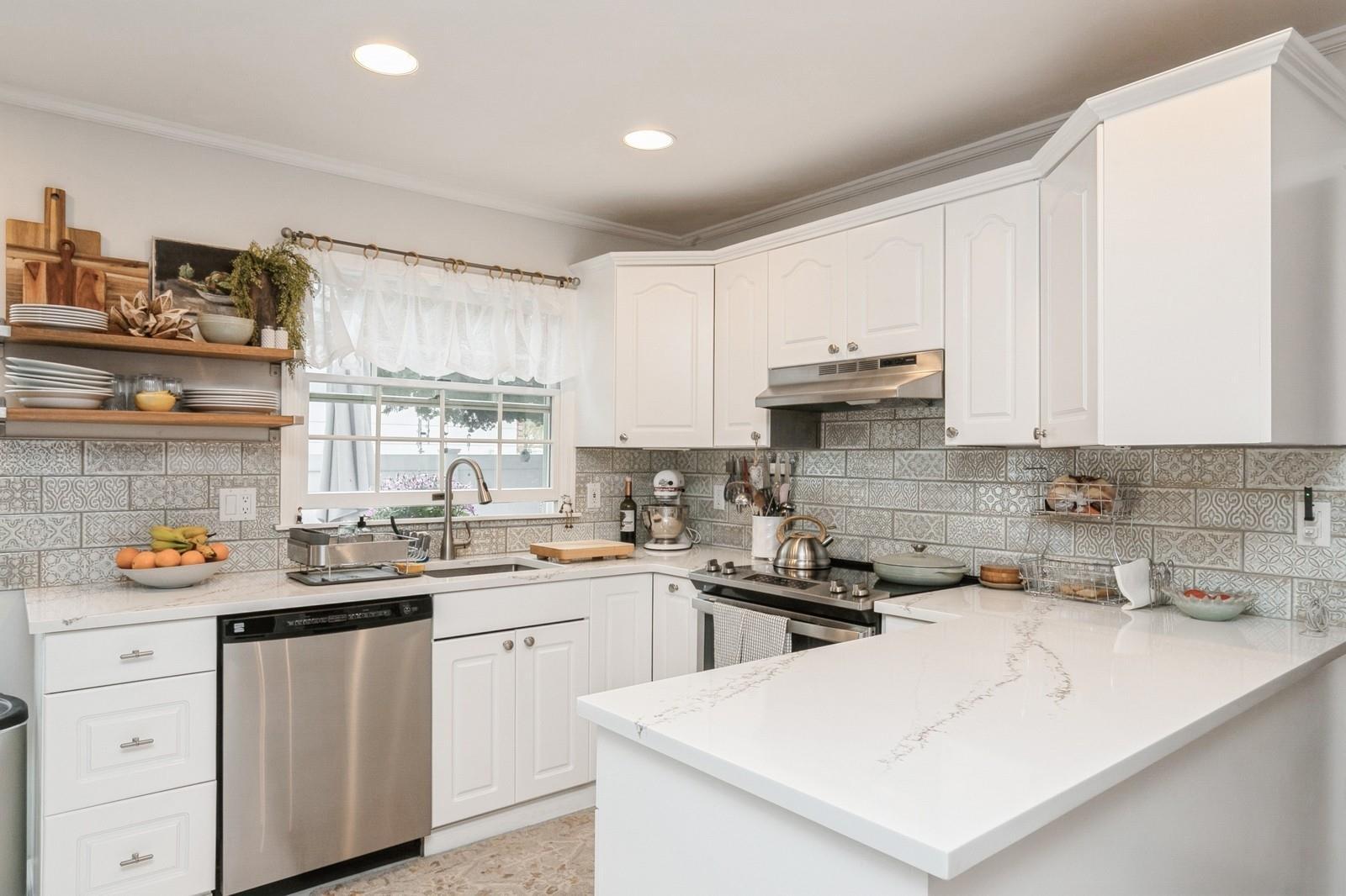 Single Family Dover Hill  Suffolk County, NY 11767, MLS-859205-8