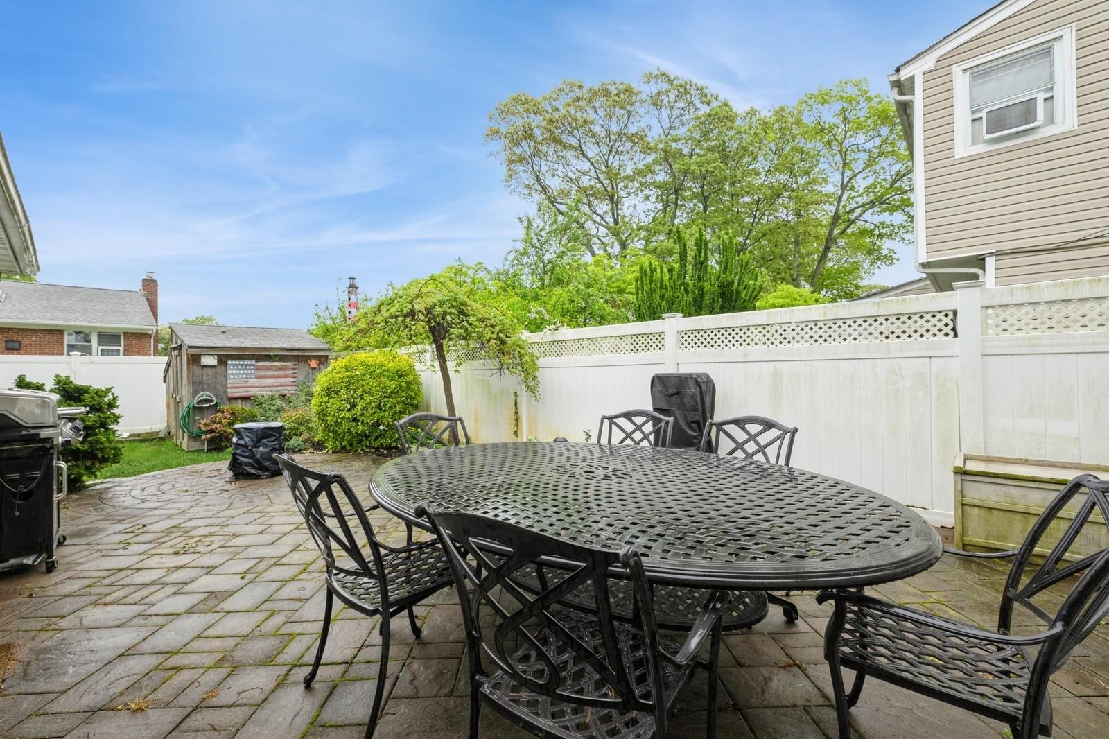 Single Family Barrett  Nassau County, NY 11758, MLS-859217-23