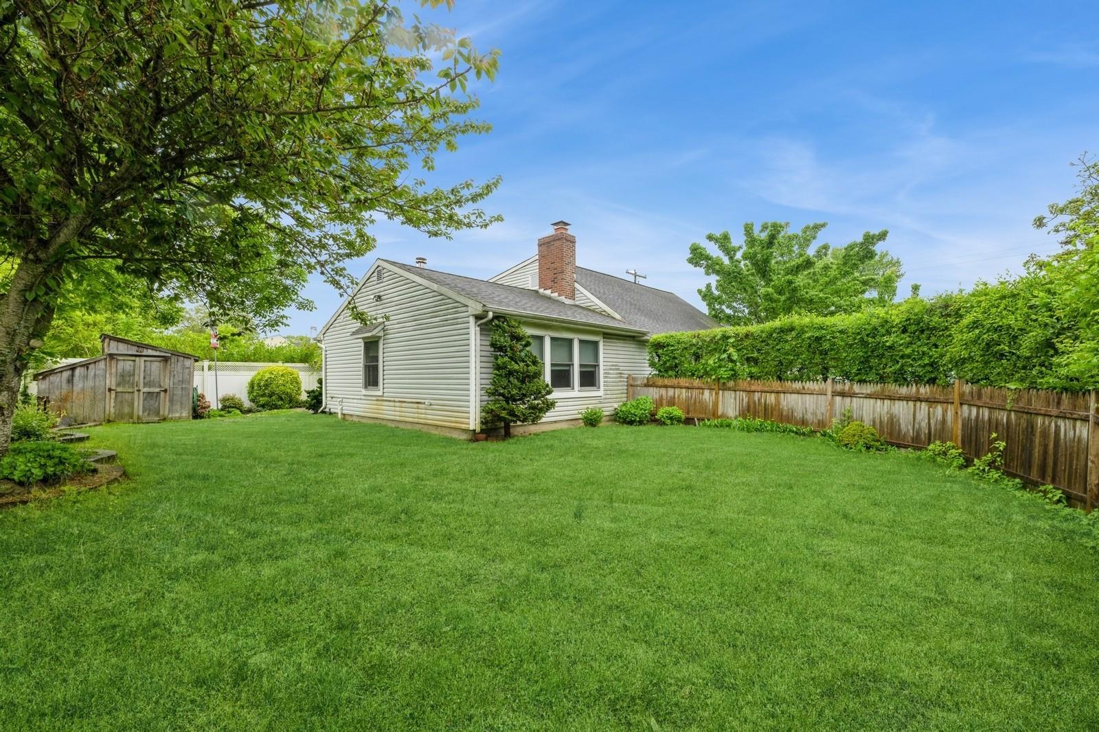 Single Family Barrett  Nassau County, NY 11758, MLS-859217-25
