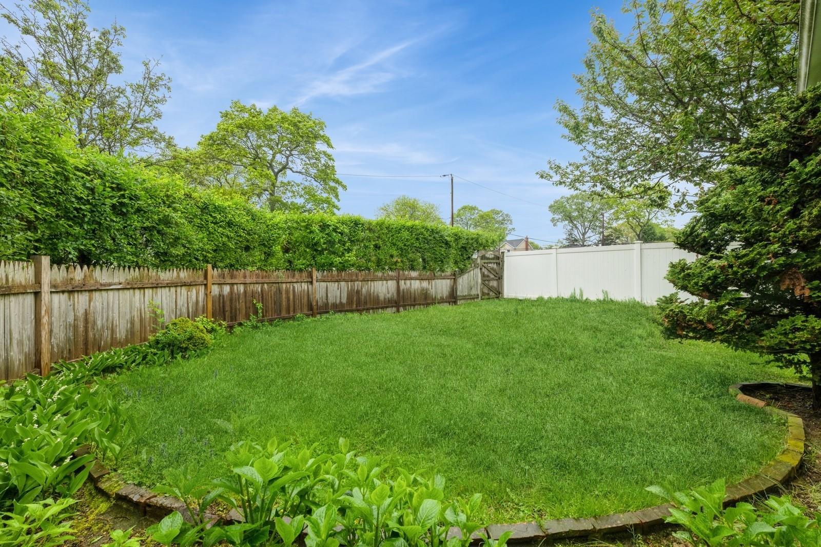 Single Family Barrett  Nassau County, NY 11758, MLS-859217-26