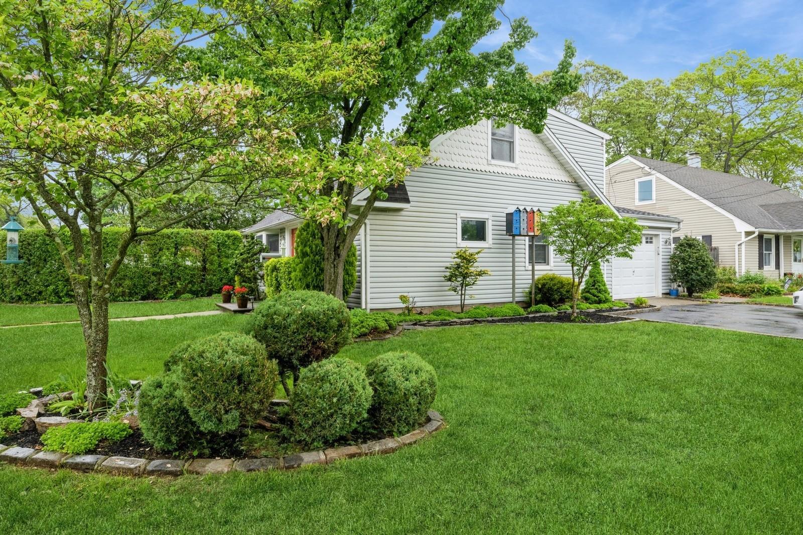 Single Family Barrett  Nassau County, NY 11758, MLS-859217-28