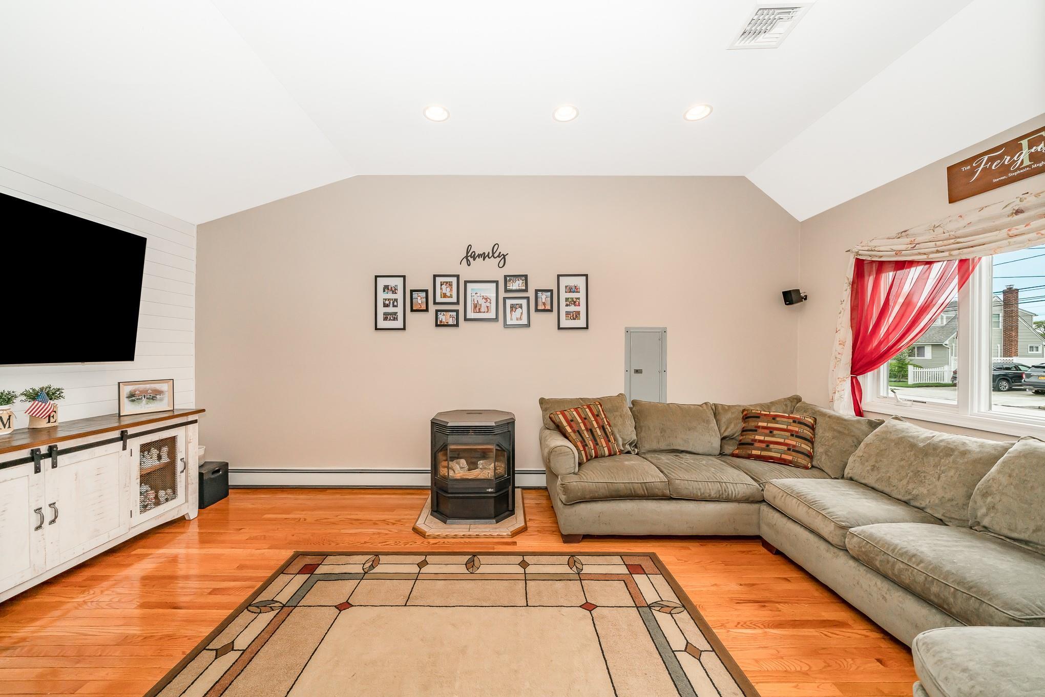 Single Family Nims  Suffolk County, NY 11704, MLS-859221-16