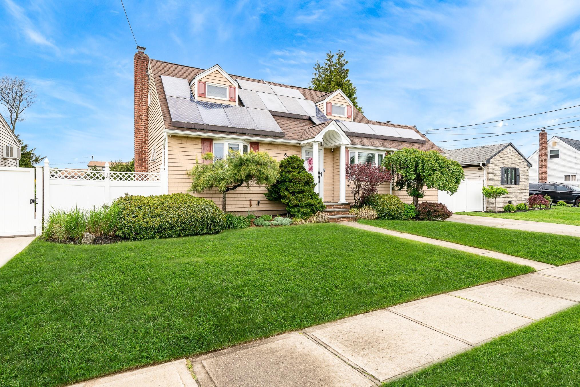 Single Family Nims  Suffolk County, NY 11704, MLS-859221-2