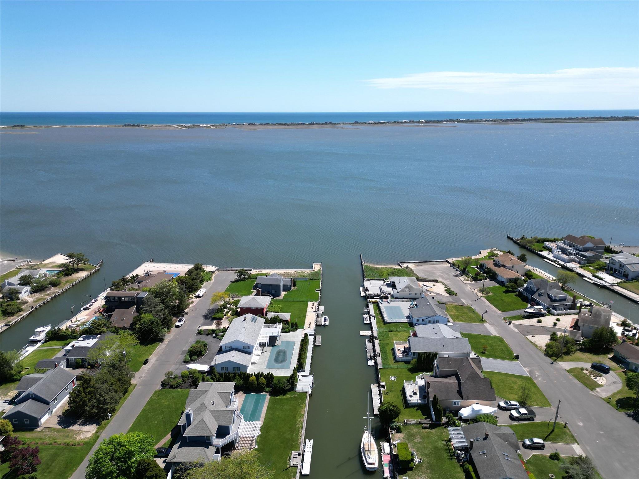 Single Family Whiting  Suffolk County, NY 11942, MLS-859227-39