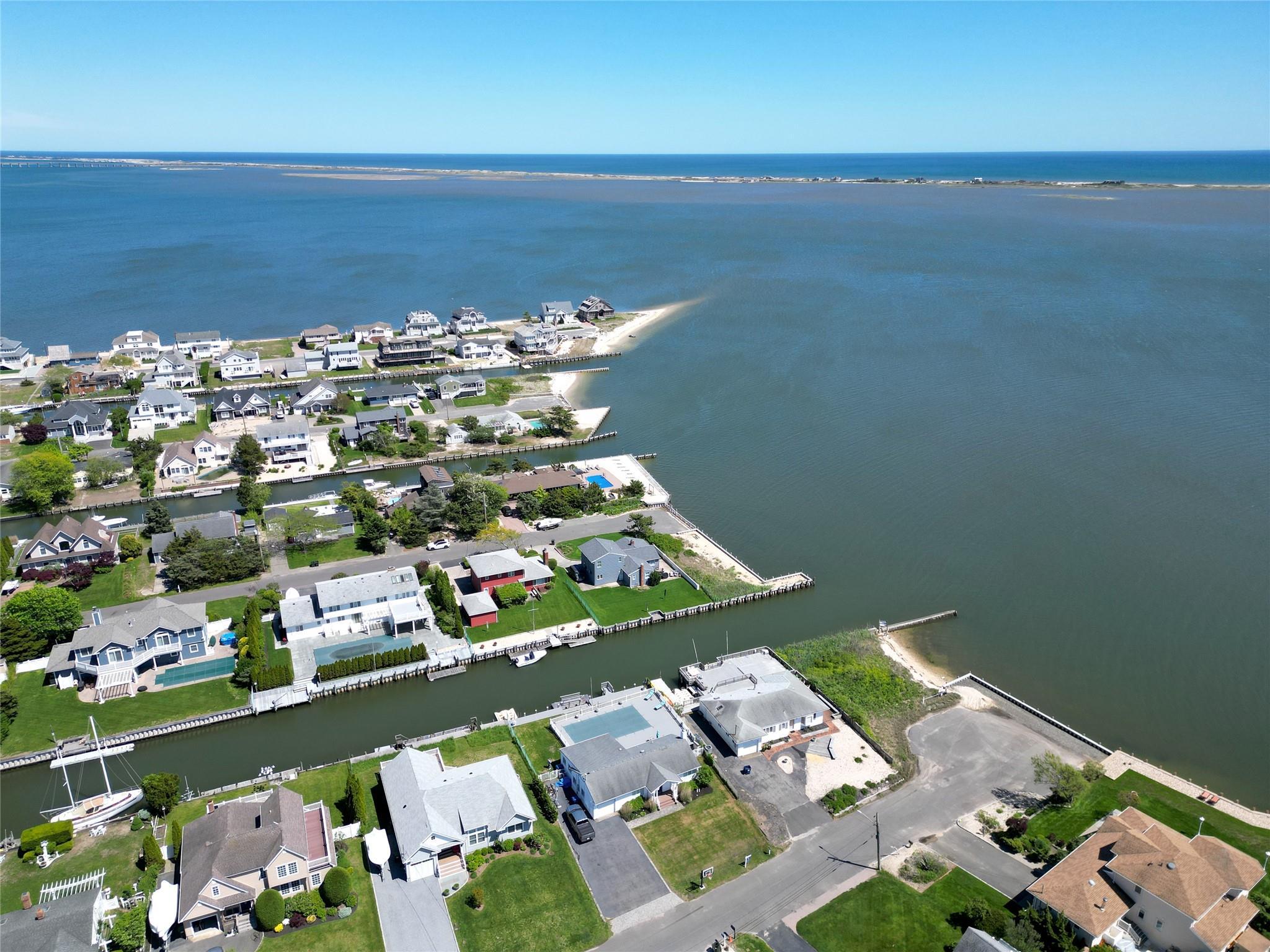 Single Family Whiting  Suffolk County, NY 11942, MLS-859227-40