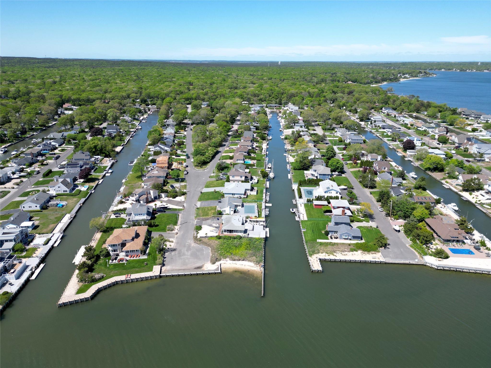 Single Family Whiting  Suffolk County, NY 11942, MLS-859227-41