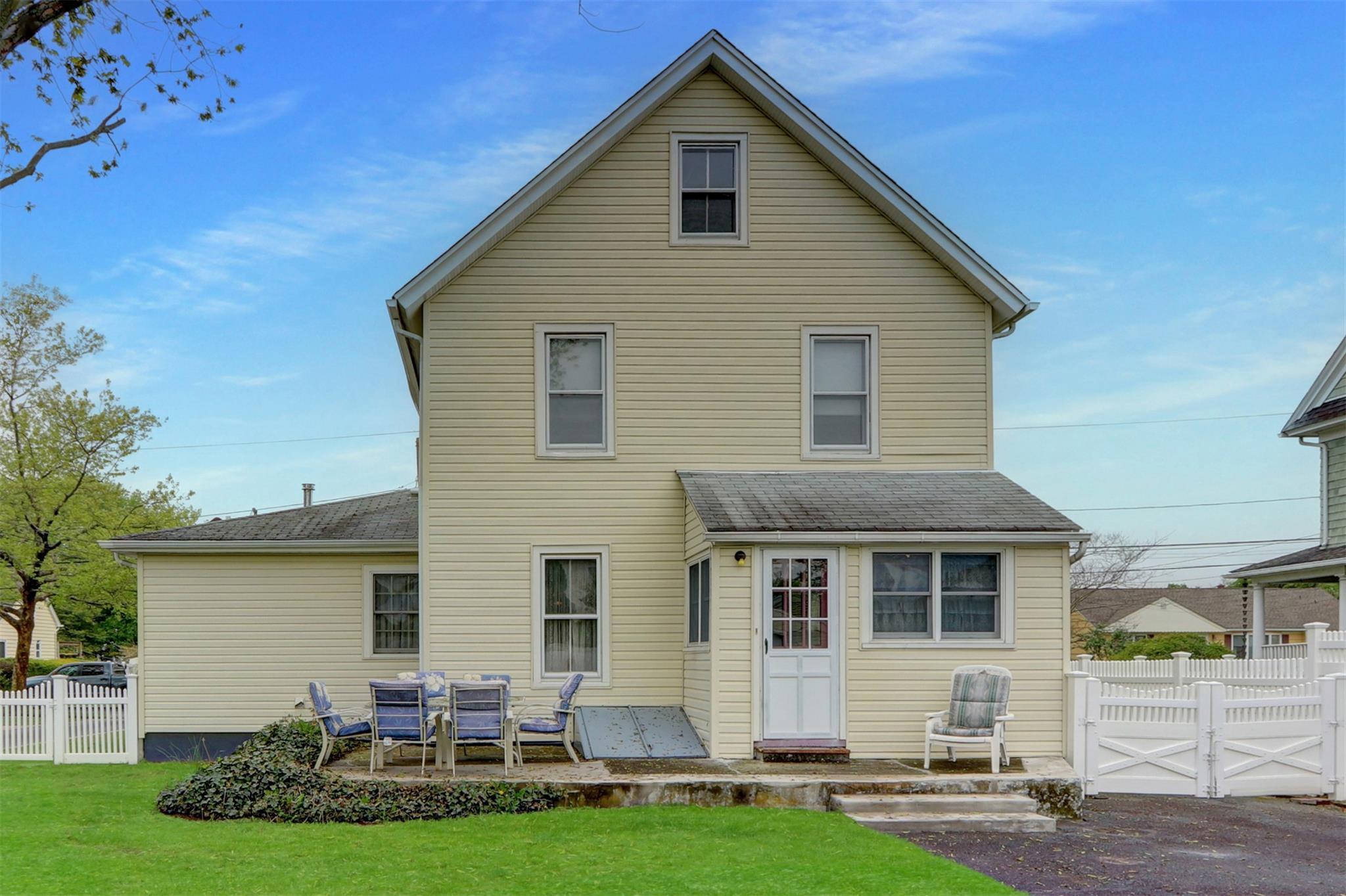 Single Family Church  Suffolk County, NY 11751, MLS-859309-26