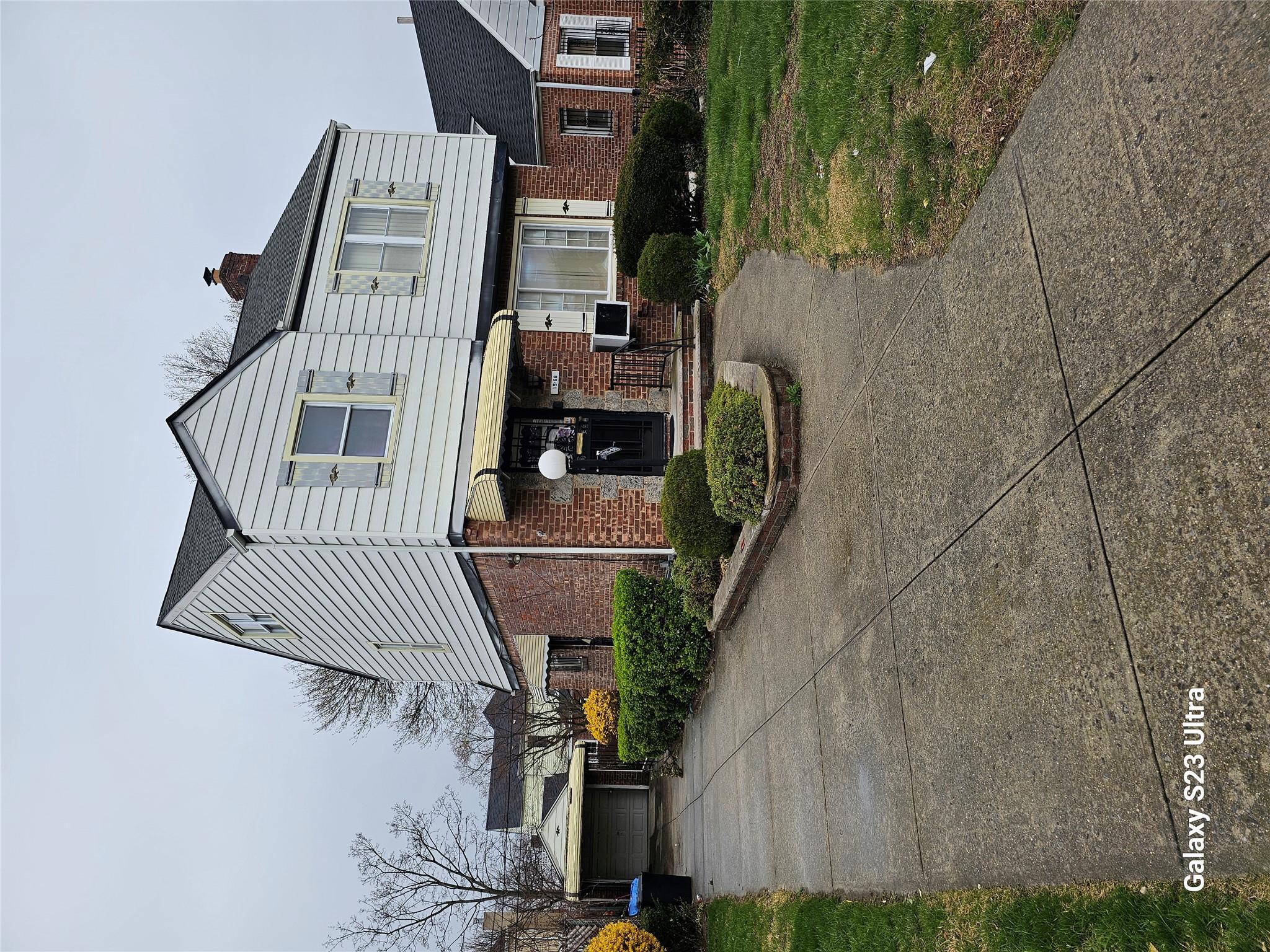 Single Family in New York - 229th  Queens, NY 11411