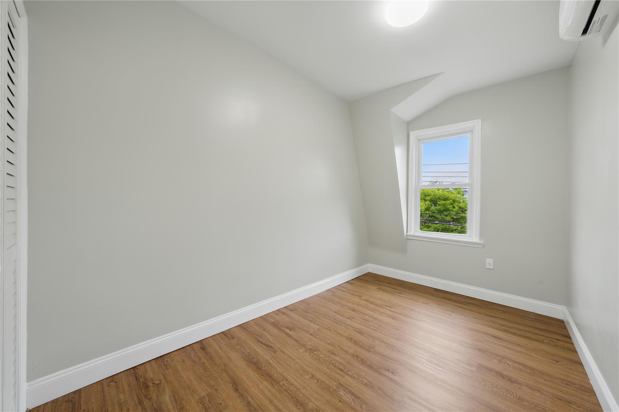 Single Family Quincy  Bronx, NY 10465, MLS-859336-23
