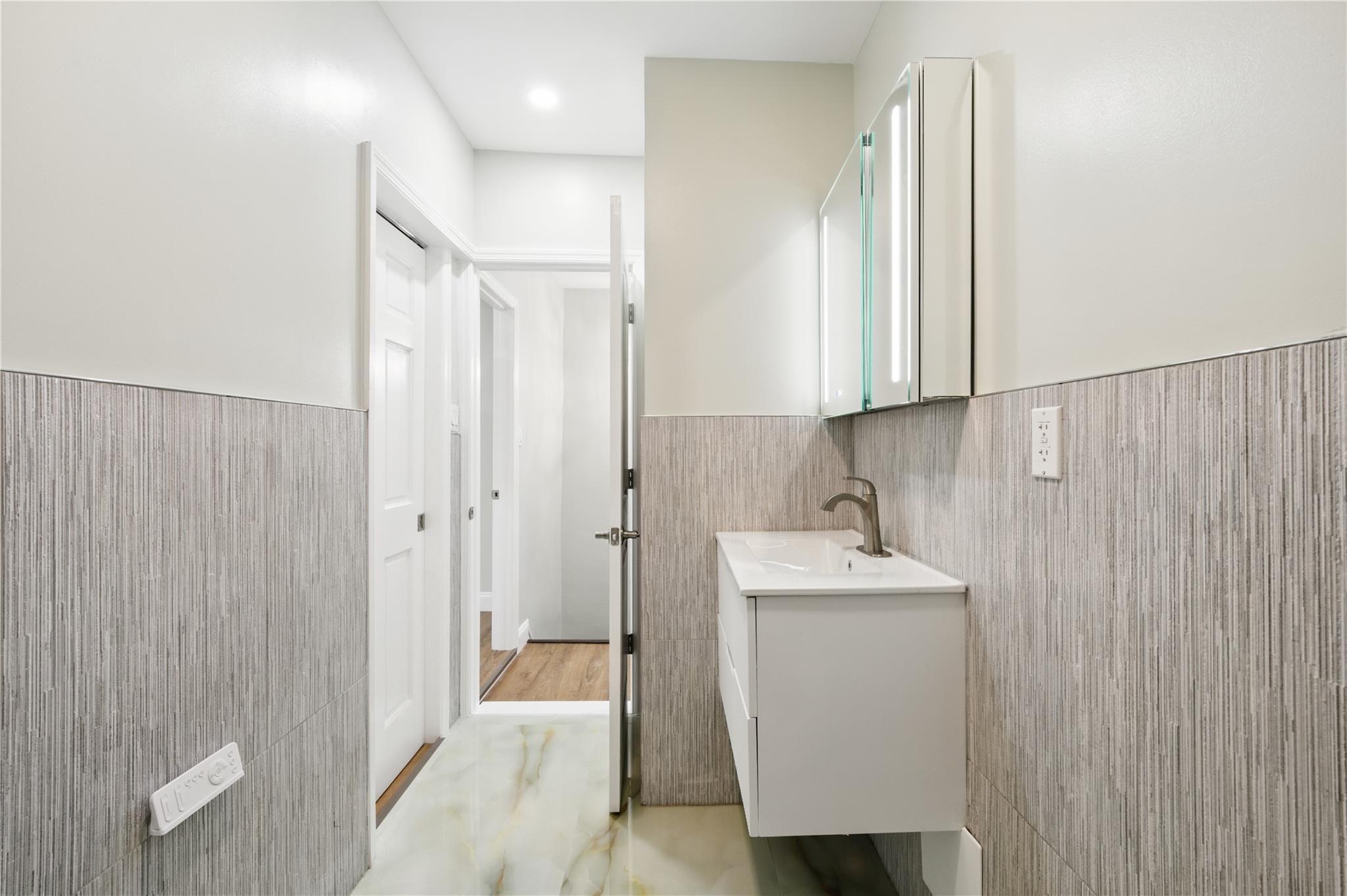 Single Family Quincy  Bronx, NY 10465, MLS-859336-8